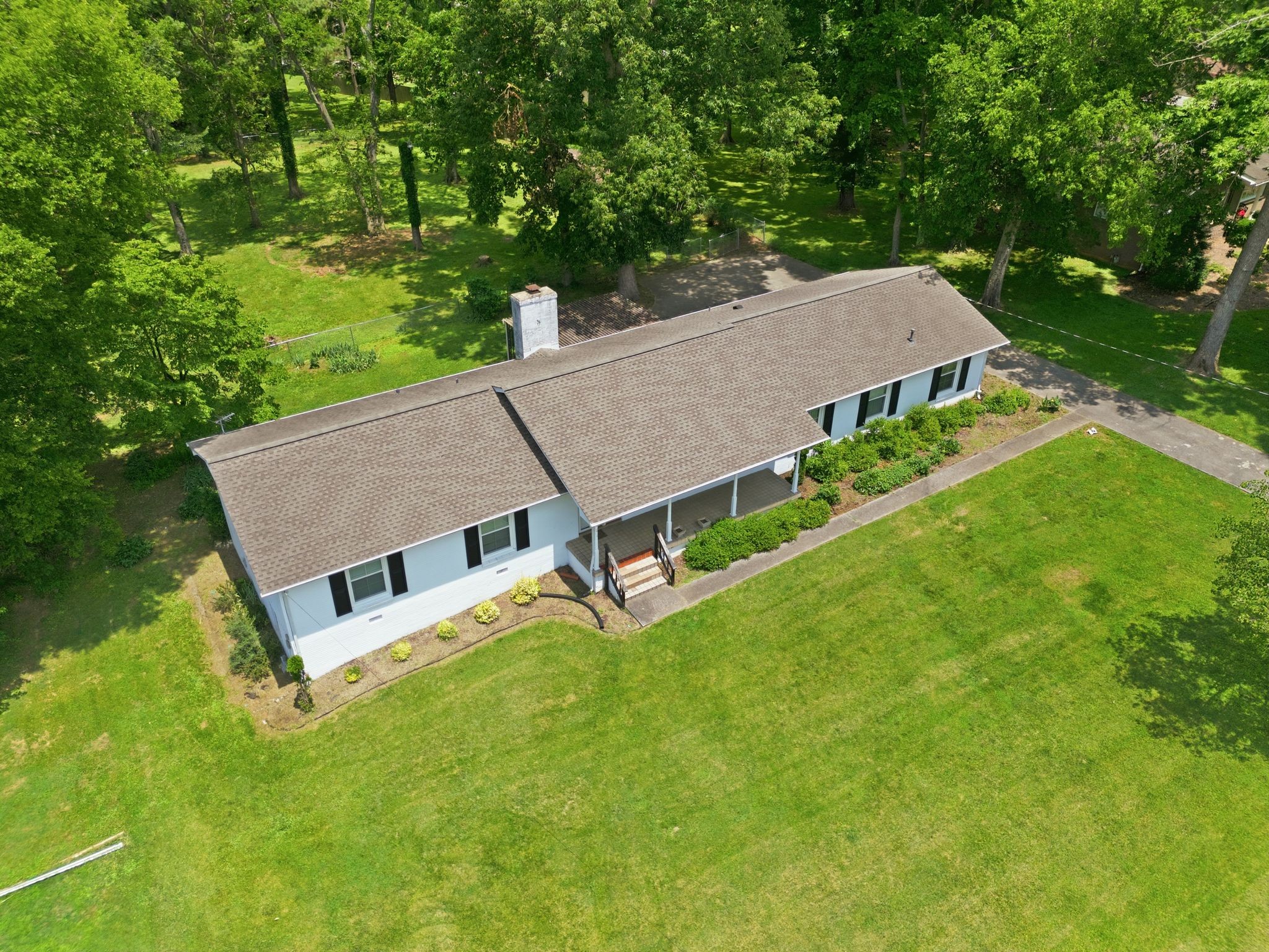 208 Lake Terrace Dr, Hendersonville, TN 37075