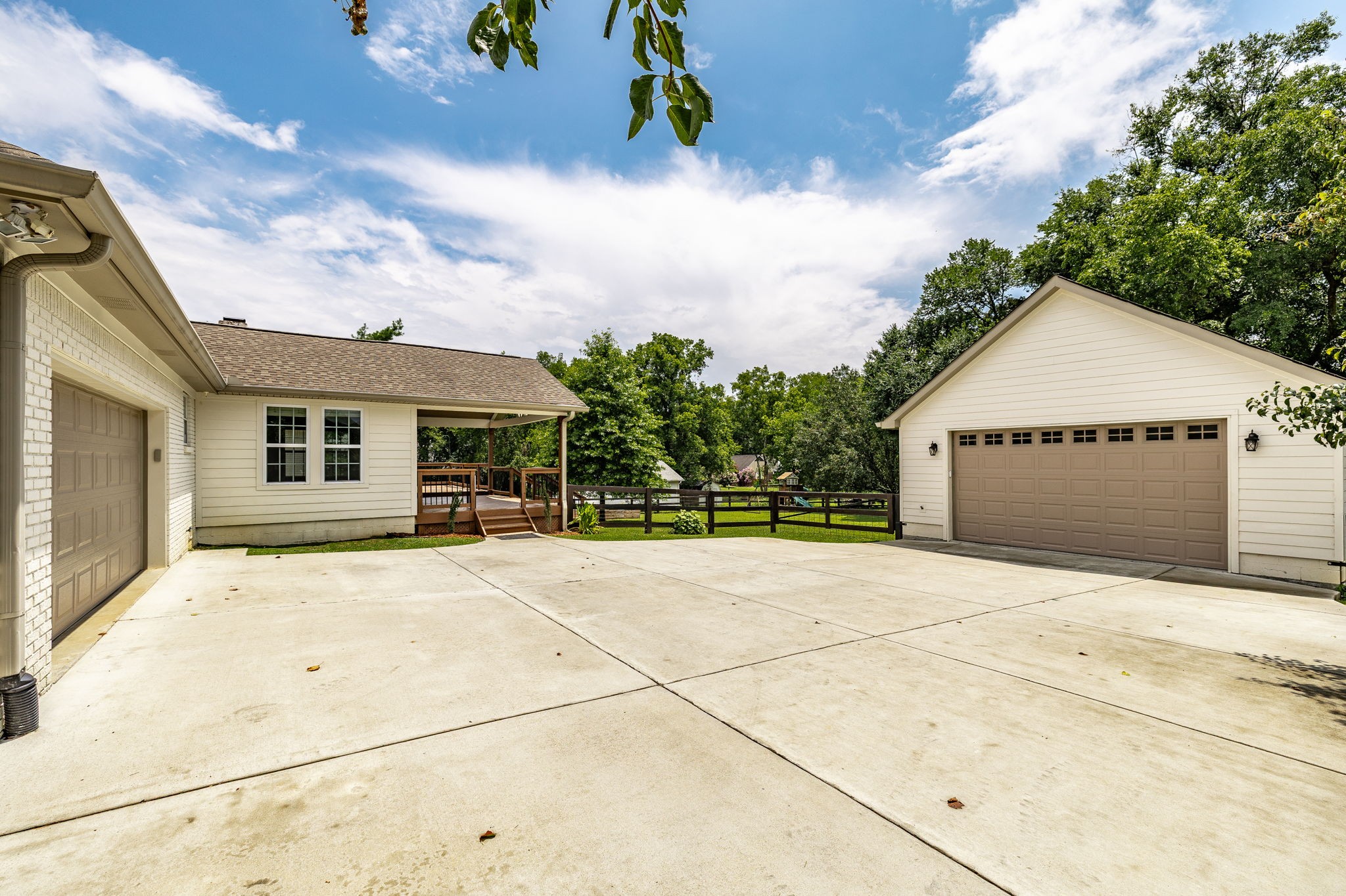 209 Brookhaven Dr, Gallatin, TN 37066
