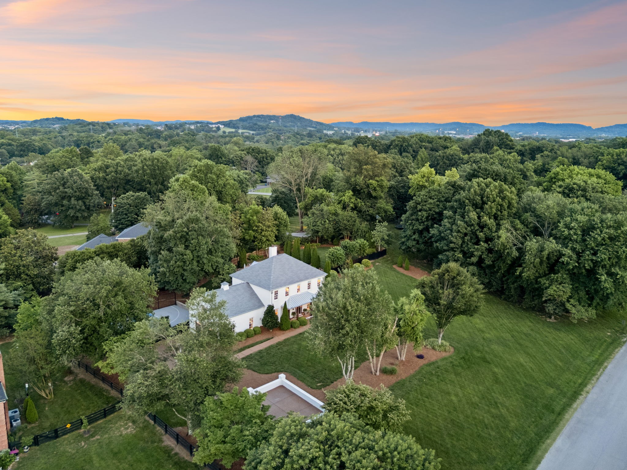 1433 Holly Hill Dr, Franklin, TN 37064