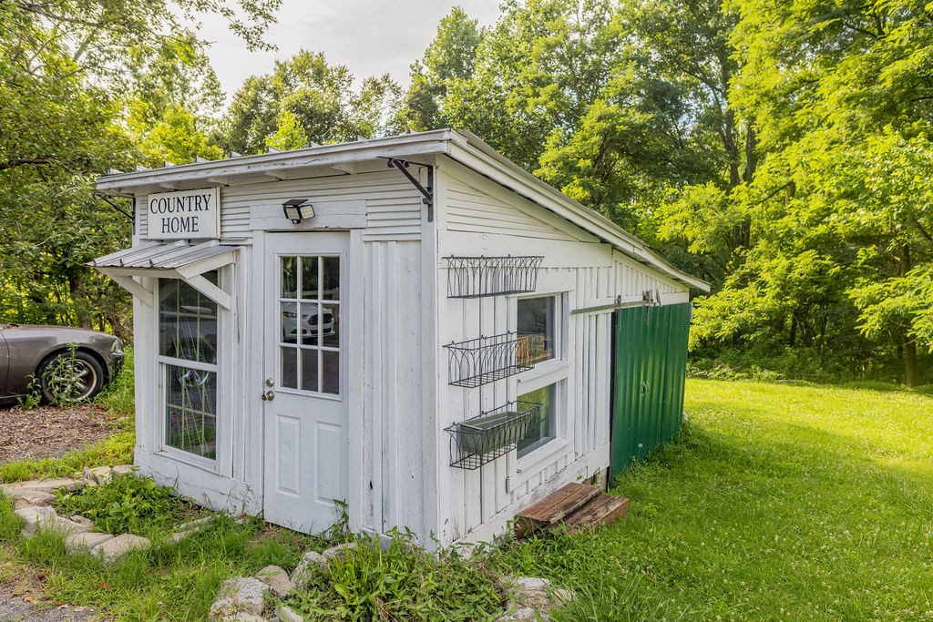 355 Whitson Rd, Bethpage, TN 37022