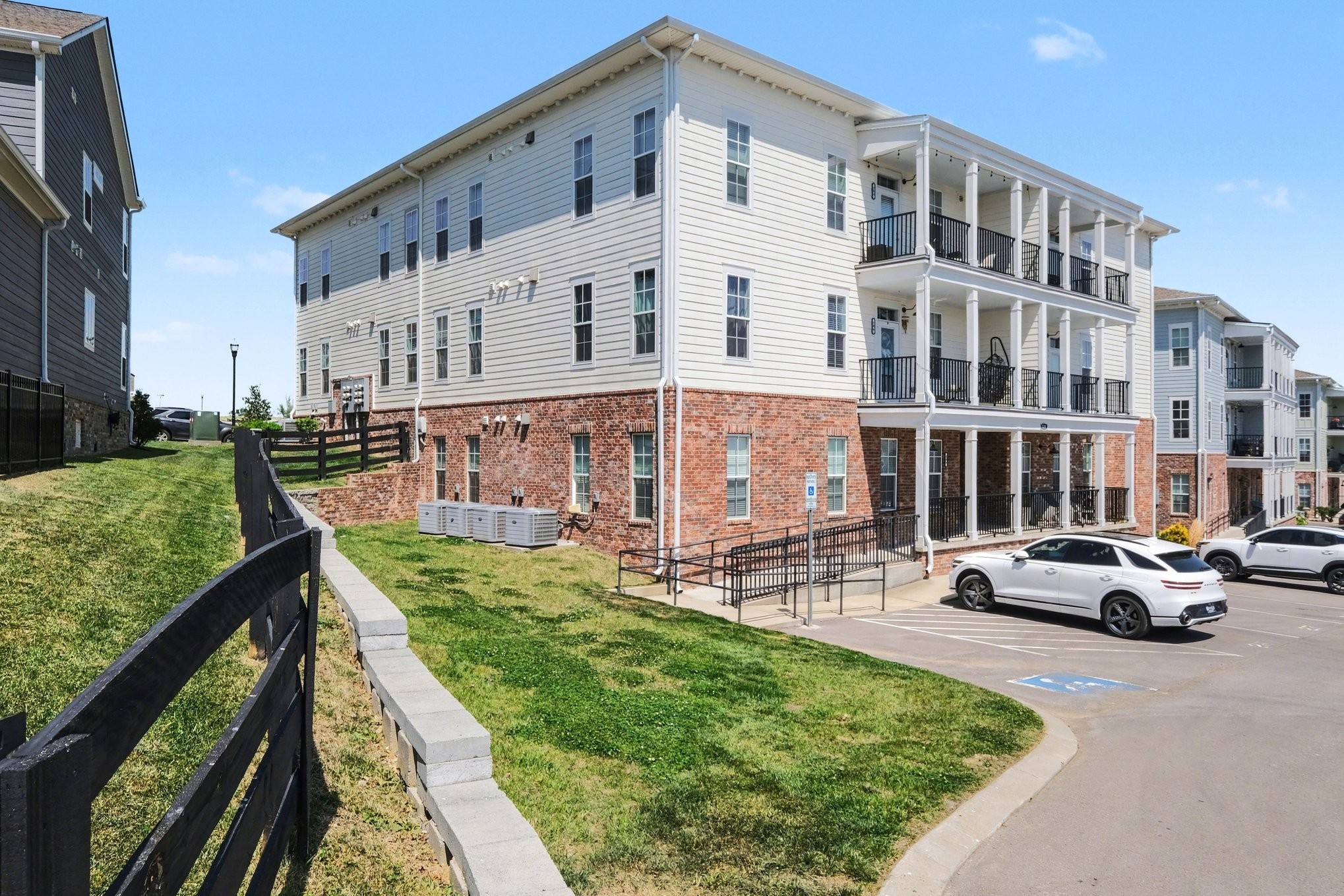828 Goswell Dr #102, Nolensville, TN 37135
