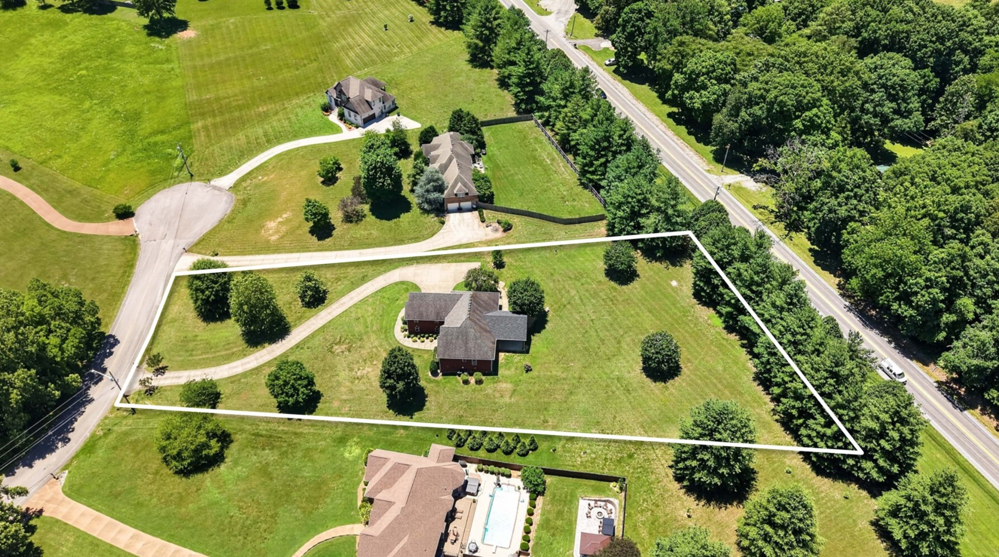 2011 Bryans Park Ct, Springfield, TN 37172
