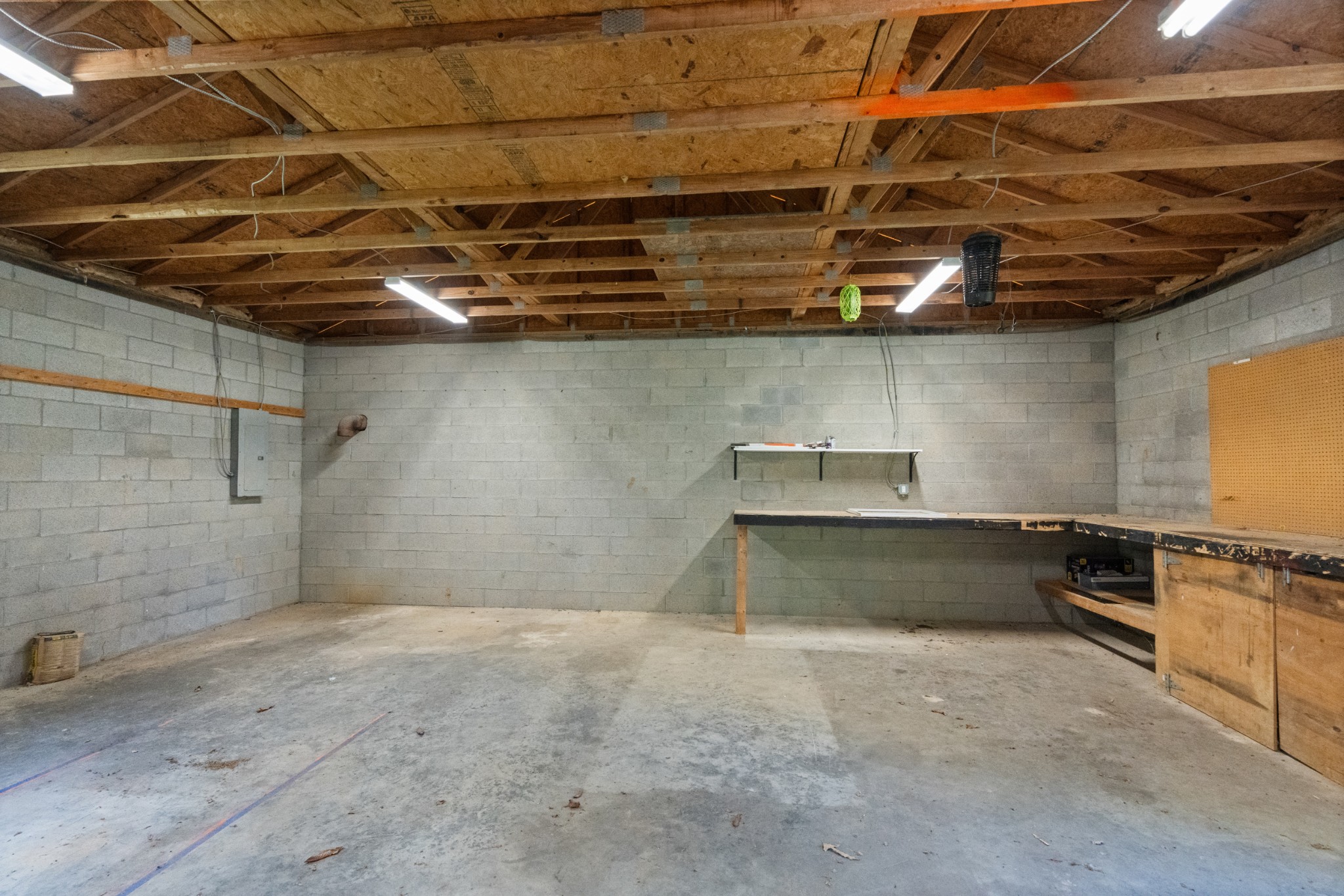 1099 Old County House Rd, Charlotte, TN 37036
