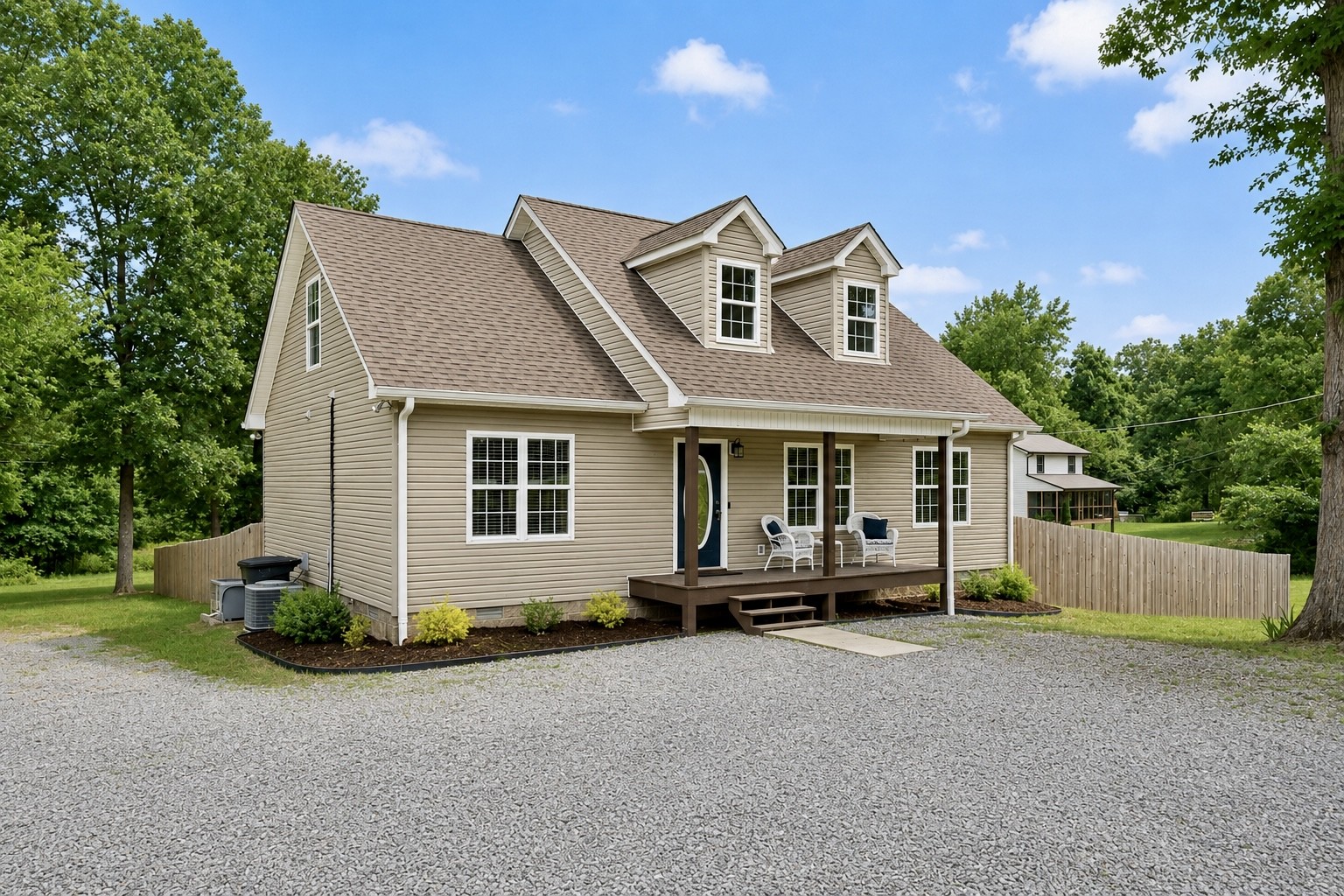 1099 Old County House Rd, Charlotte, TN 37036