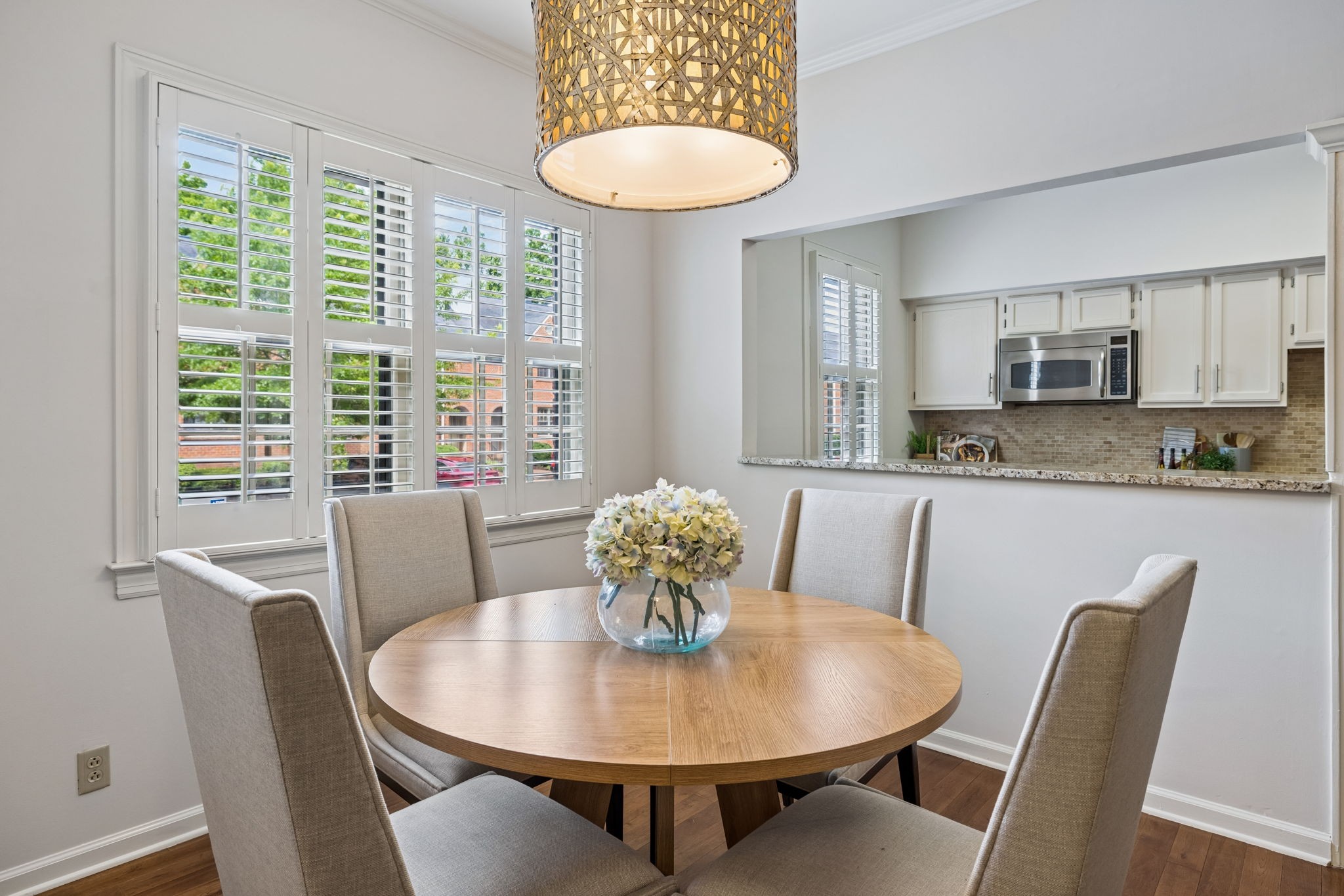 220 Westchase Dr, Nashville, TN 37205