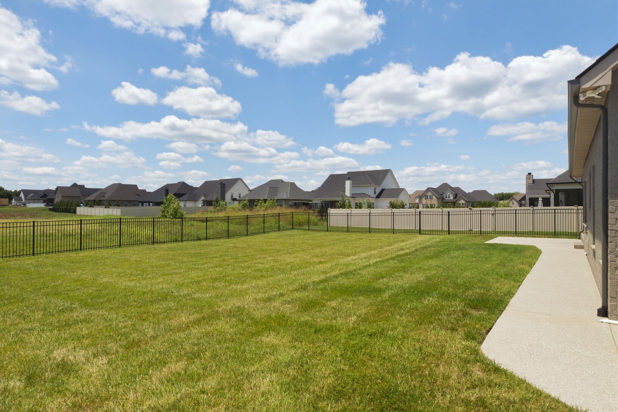 3705 Carriage Dr, Murfreesboro, TN 37128