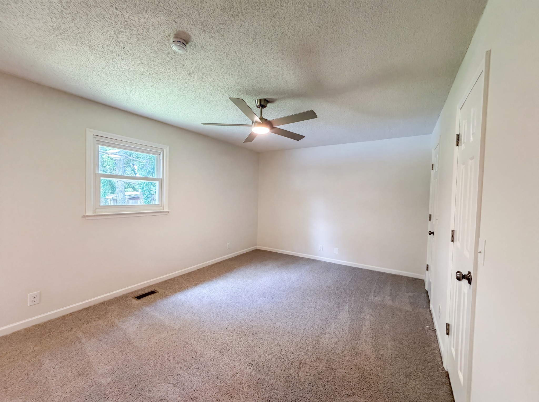 4023 Cavalier Dr, Murfreesboro, TN 37129