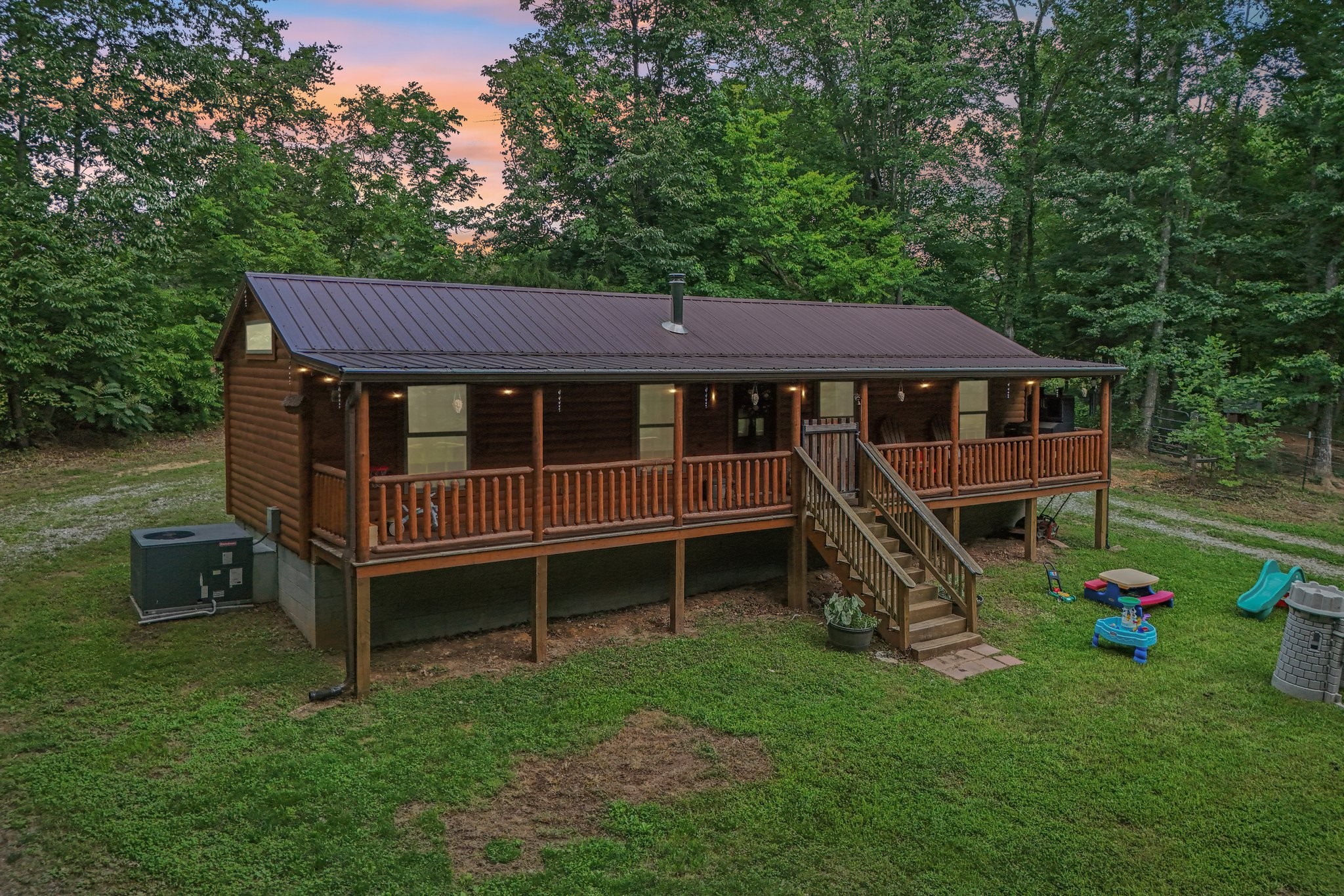 1424 Poplar Ridge Ln, Chapmansboro, TN 37035