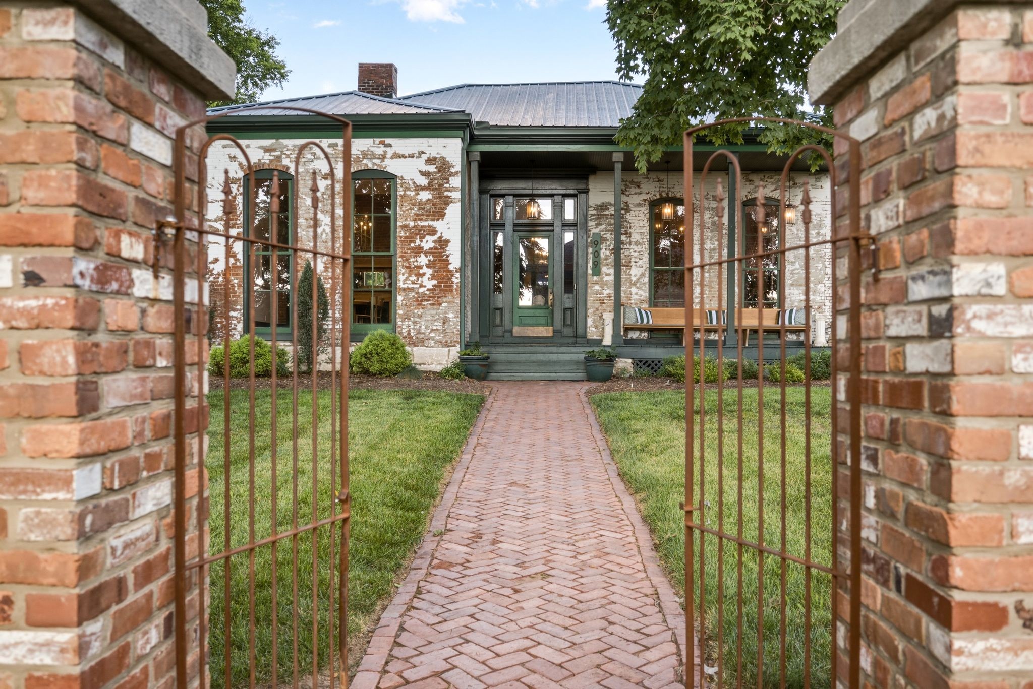 909 Manila Ave, Nashville, TN 37206