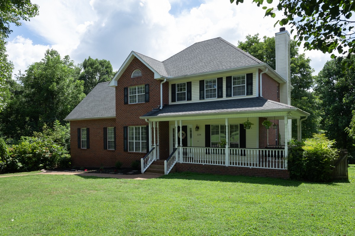 1214 Hollis Ter, Cottontown, TN 37048