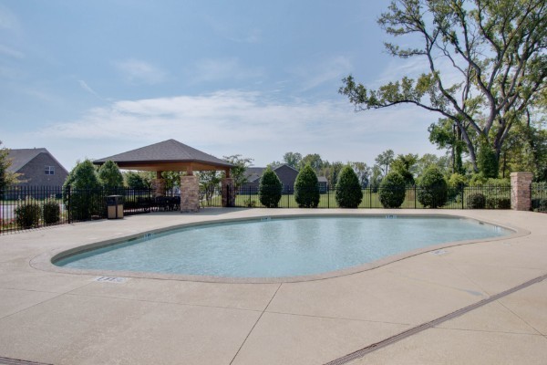 2161 River Overlook Dr, Hermitage, TN 37076