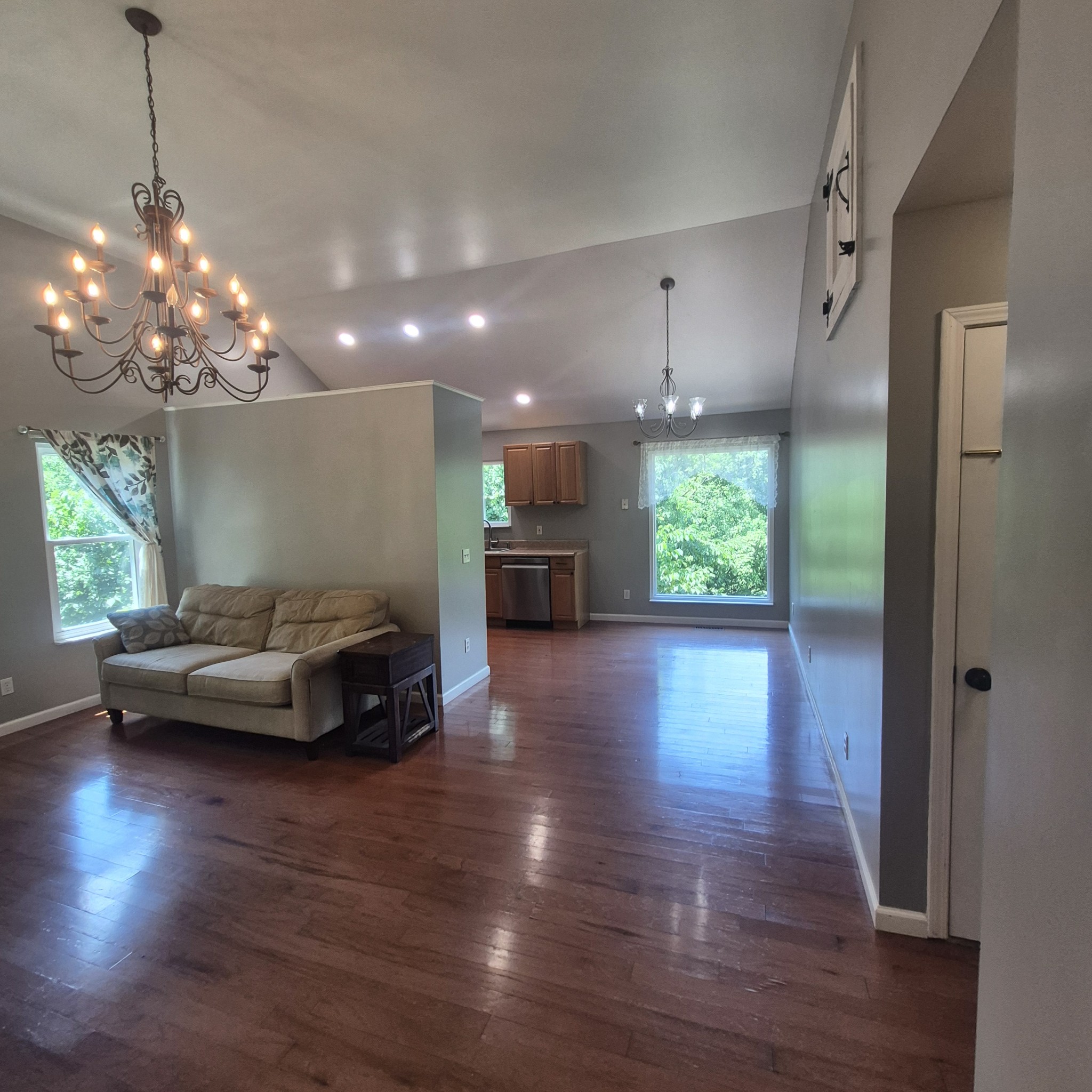 215 April Dr, Old Hickory, TN 37138