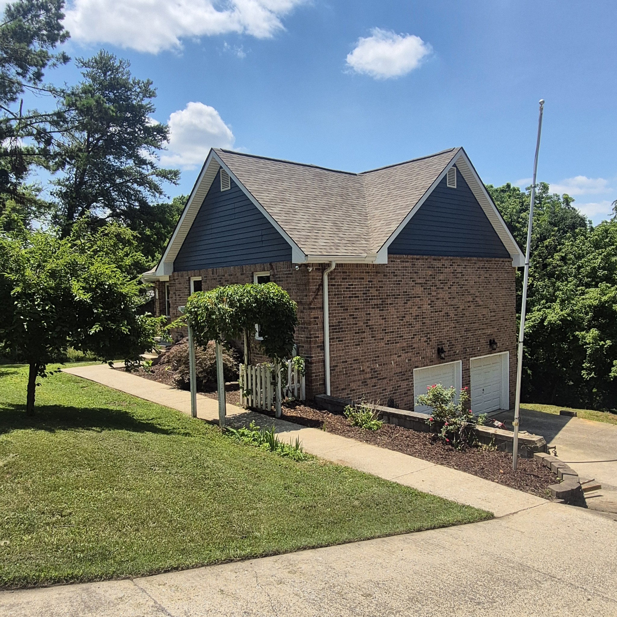 215 April Dr, Old Hickory, TN 37138