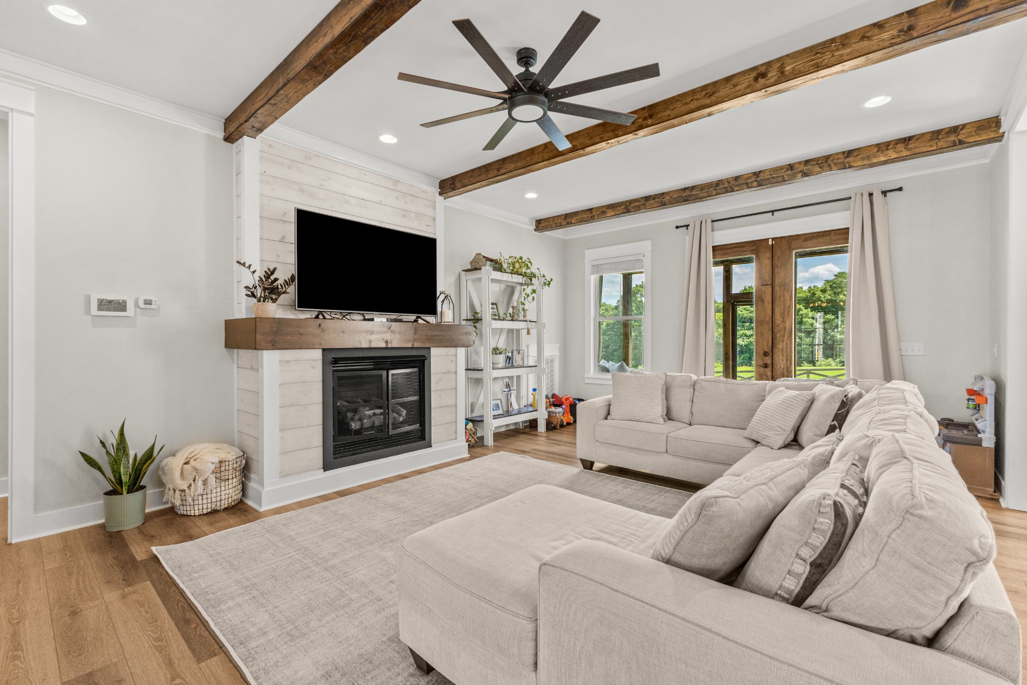 579 Buddy Rd, Burns, TN 37029