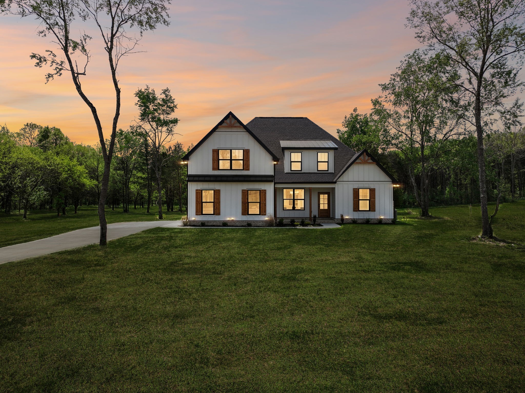 1990 Chicken Rd, Lebanon, TN 37090