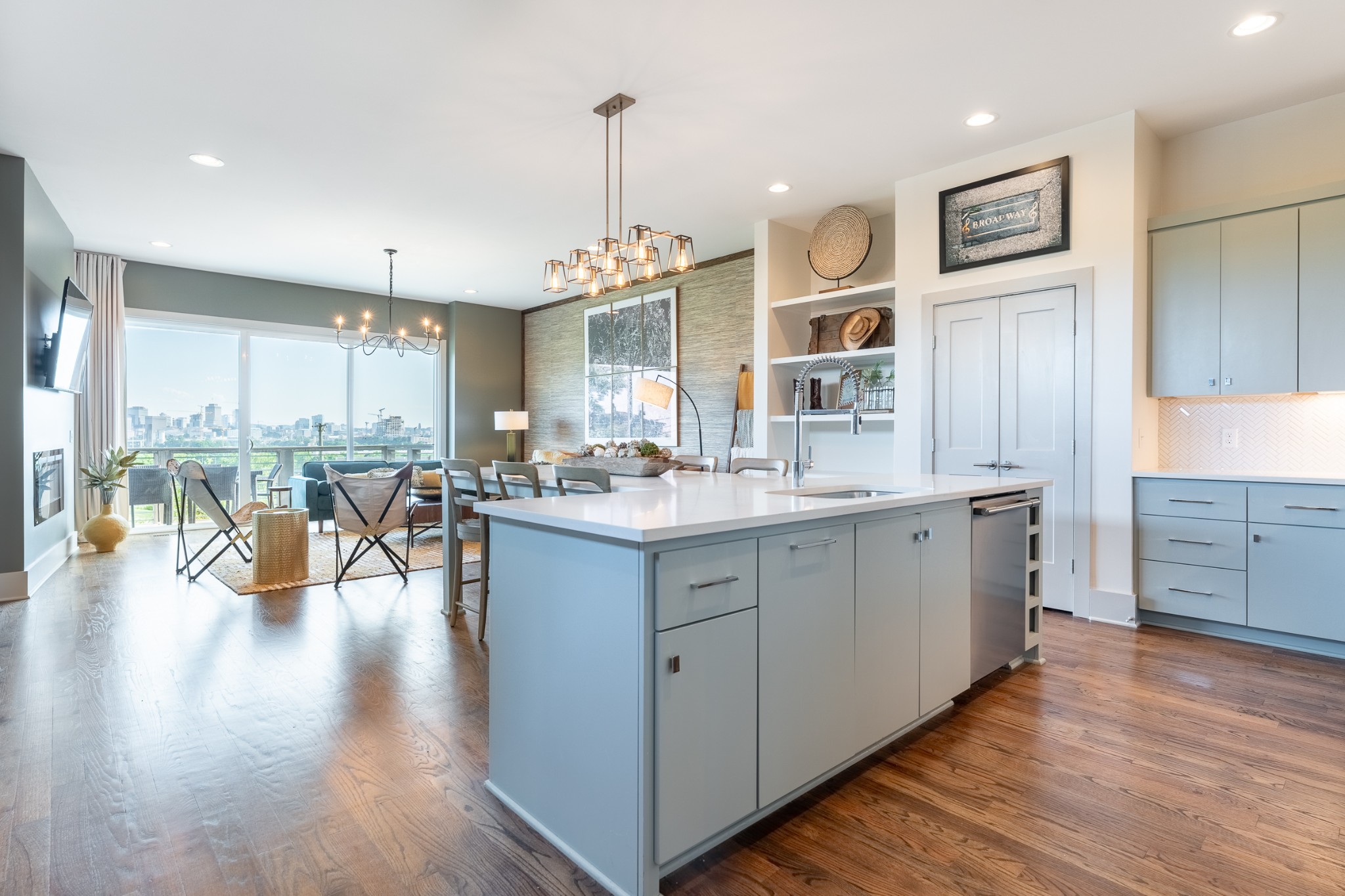 24 Fern Ave, Nashville, TN 37207