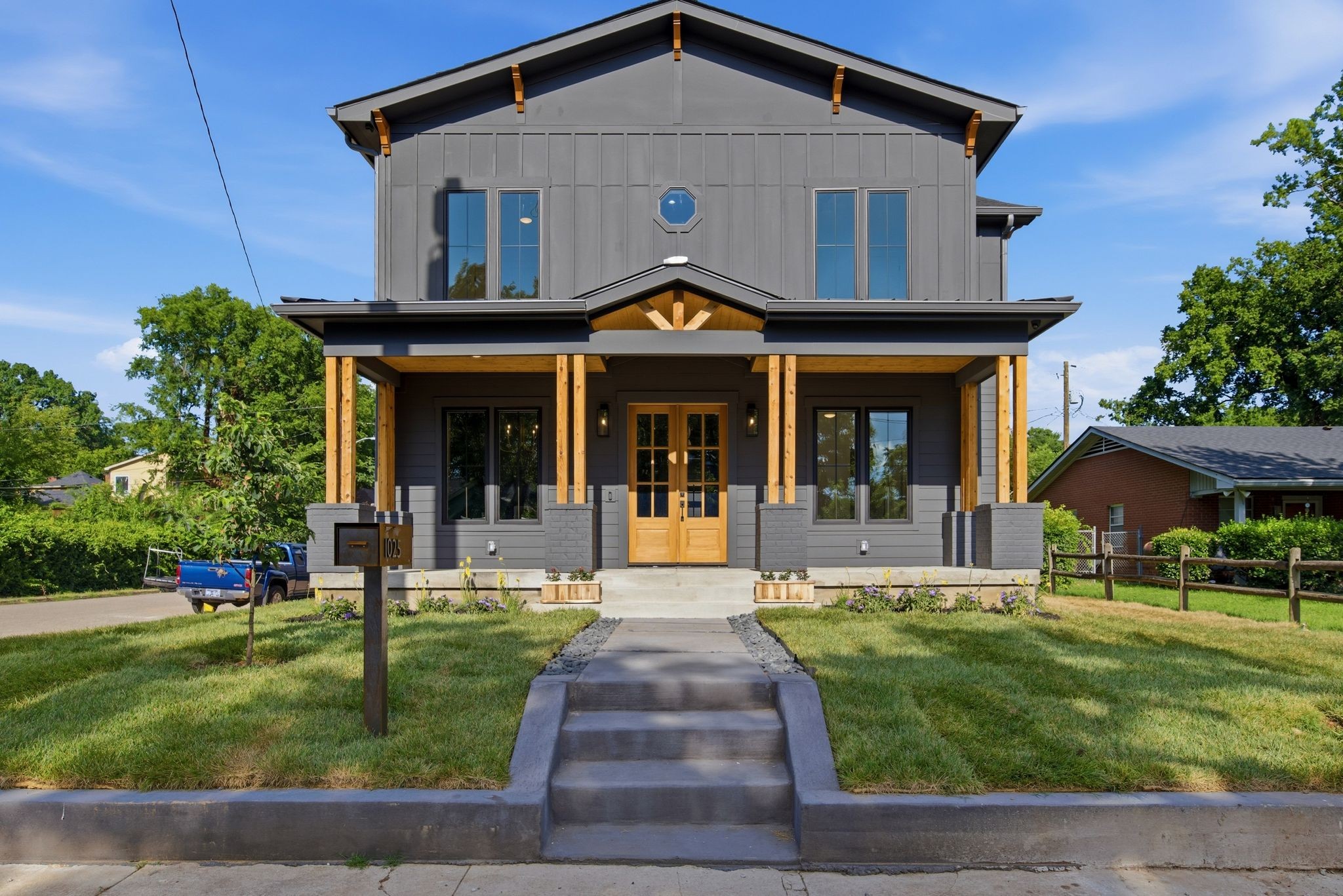1025 Meridian St, Nashville, TN 37207