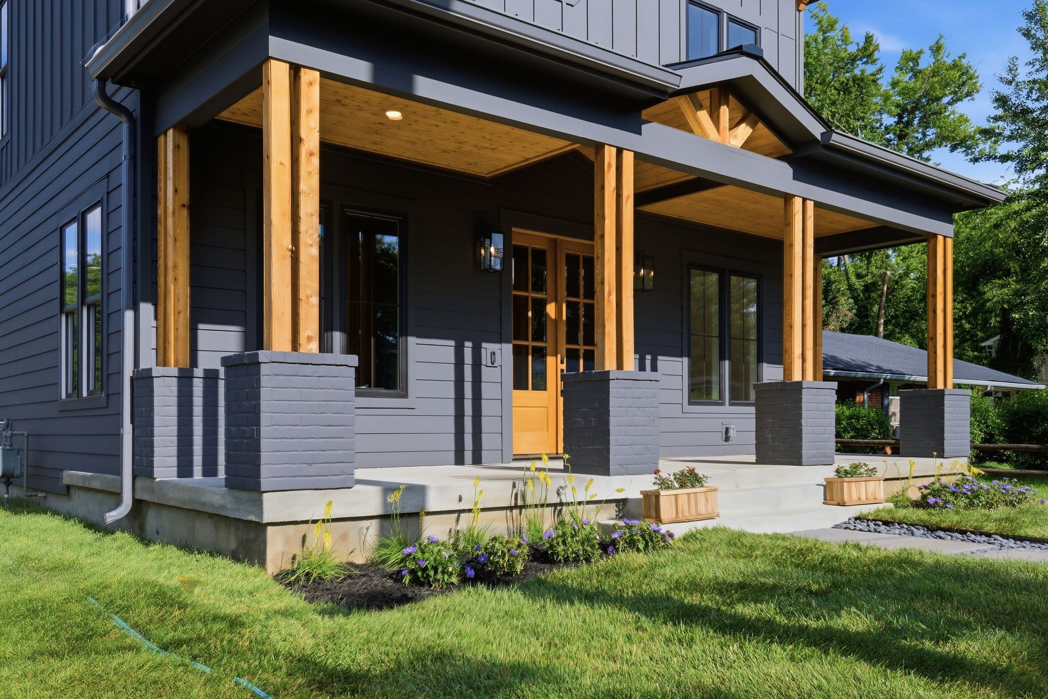 1025 Meridian St, Nashville, TN 37207