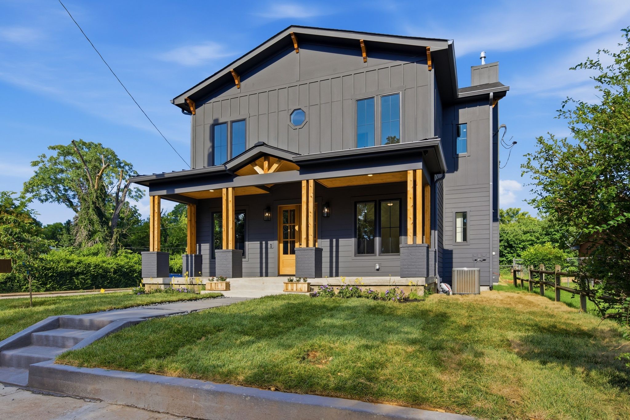 1025 Meridian St, Nashville, TN 37207