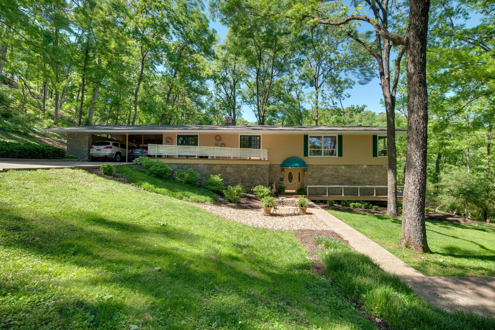 945 Forest Acres Ct, Nashville, TN 37220
