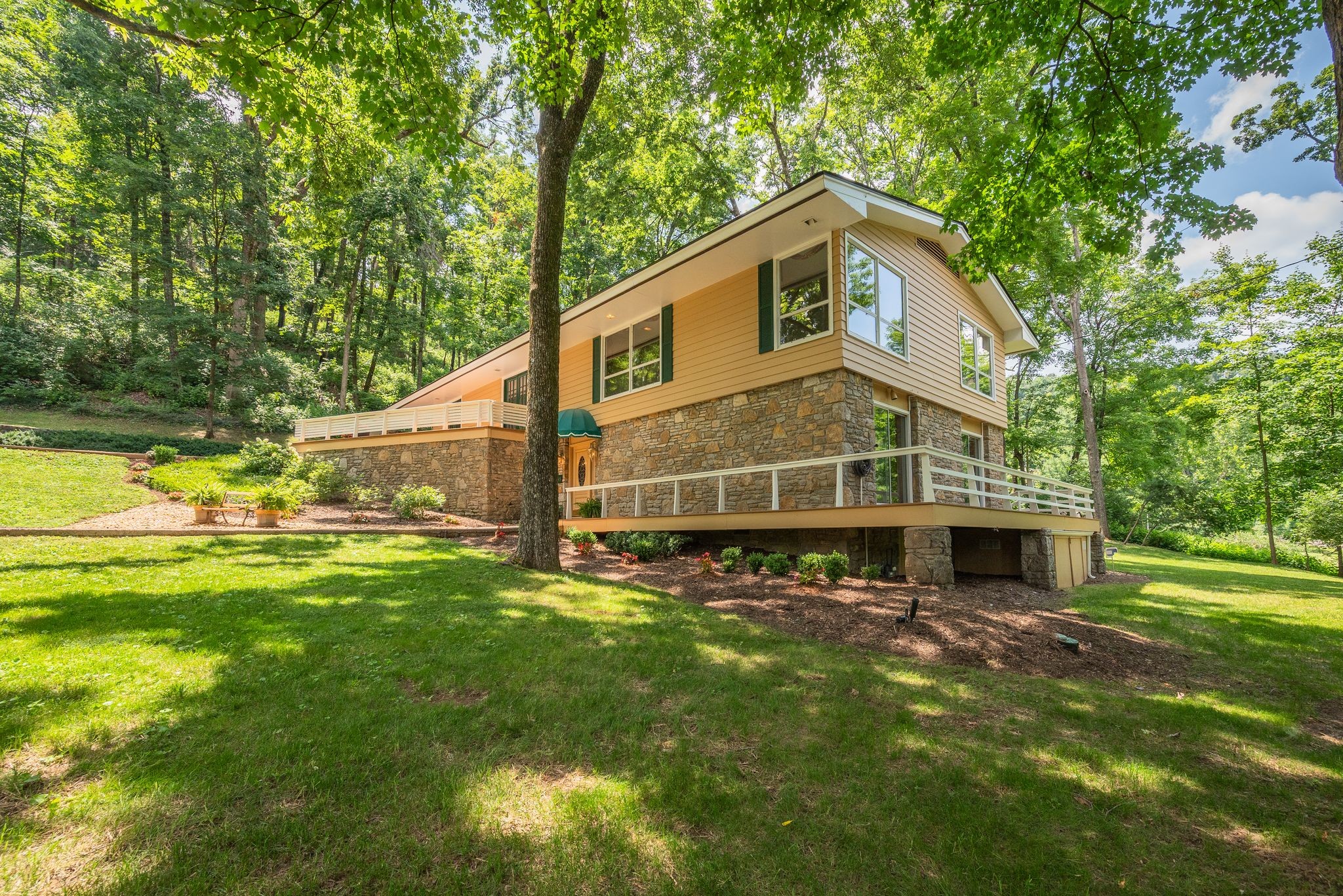945 Forest Acres Ct, Nashville, TN 37220
