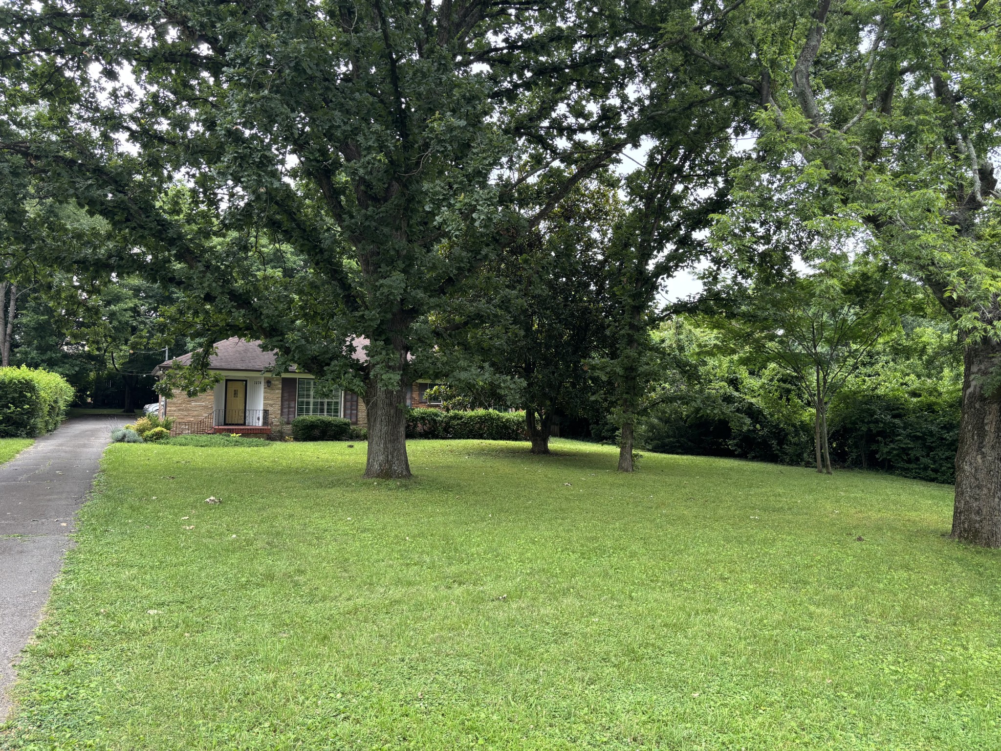 3836 Cross Creek Rd, Nashville, TN 37215