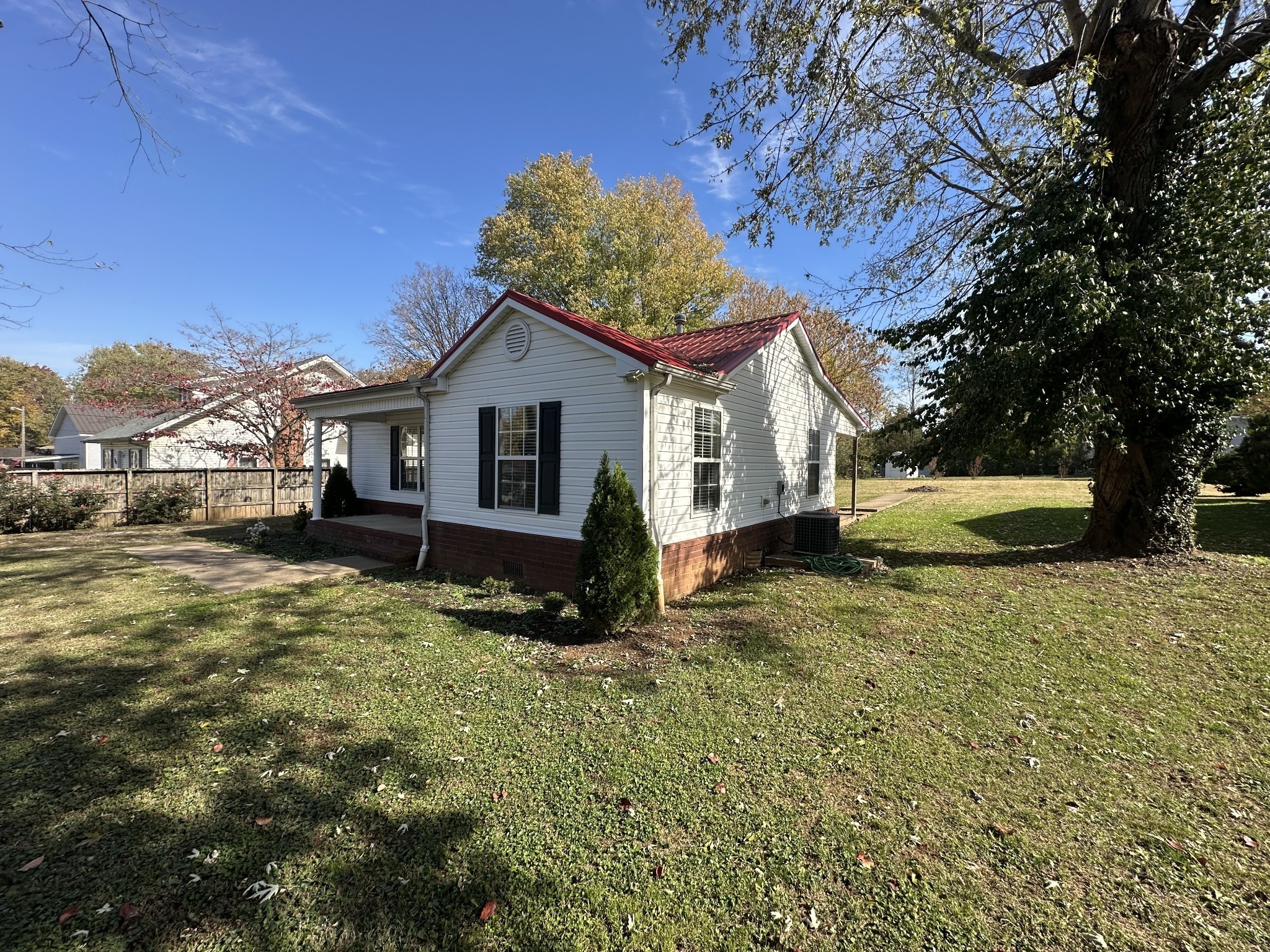 902 S Russell St, Portland, TN 37148