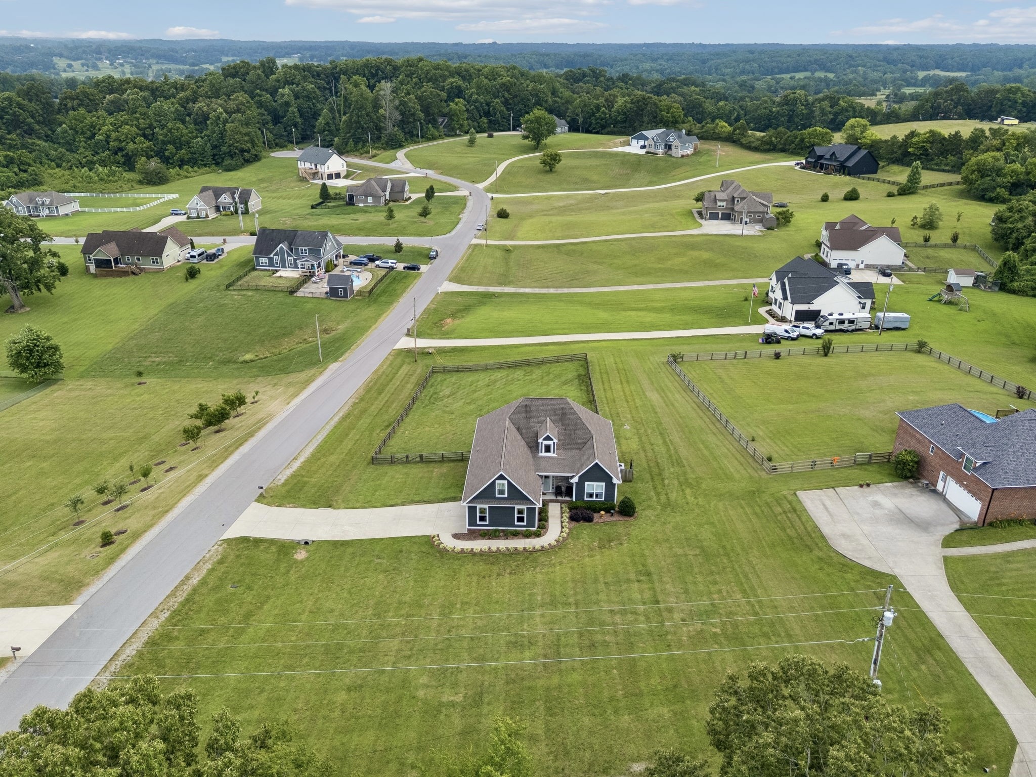 1002 Douglas Ct, Dickson, TN 37055