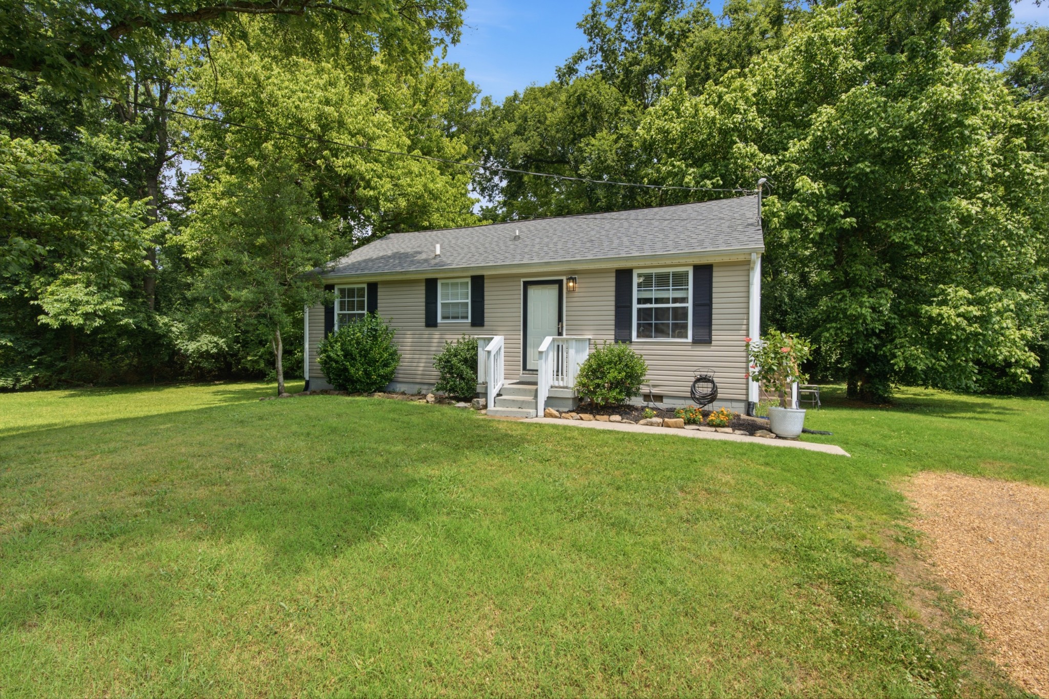 5636 Meadowcrest Ln, Nashville, TN 37209