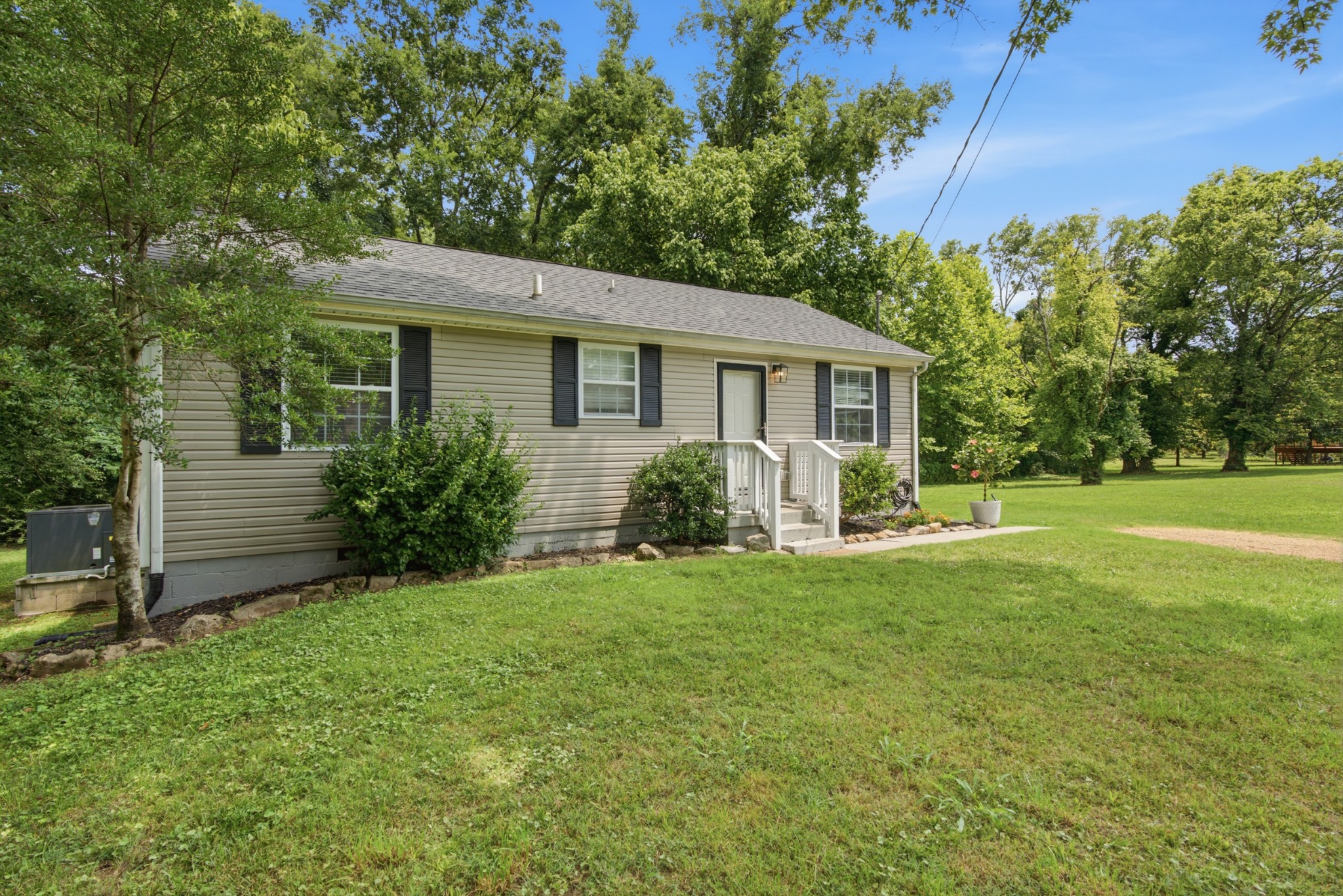 5636 Meadowcrest Ln, Nashville, TN 37209