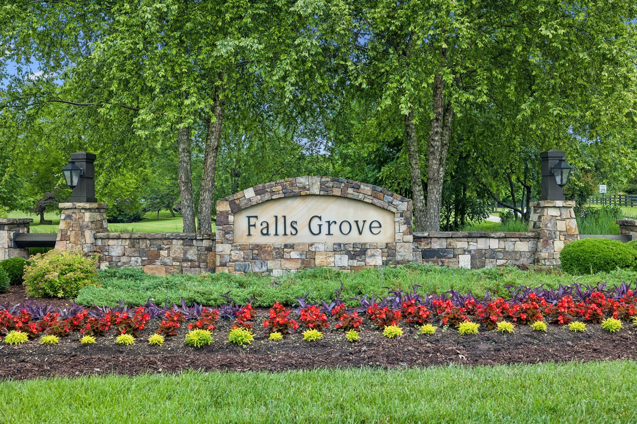 7016 Crimson Leaf Ln, College Grove, TN 37046