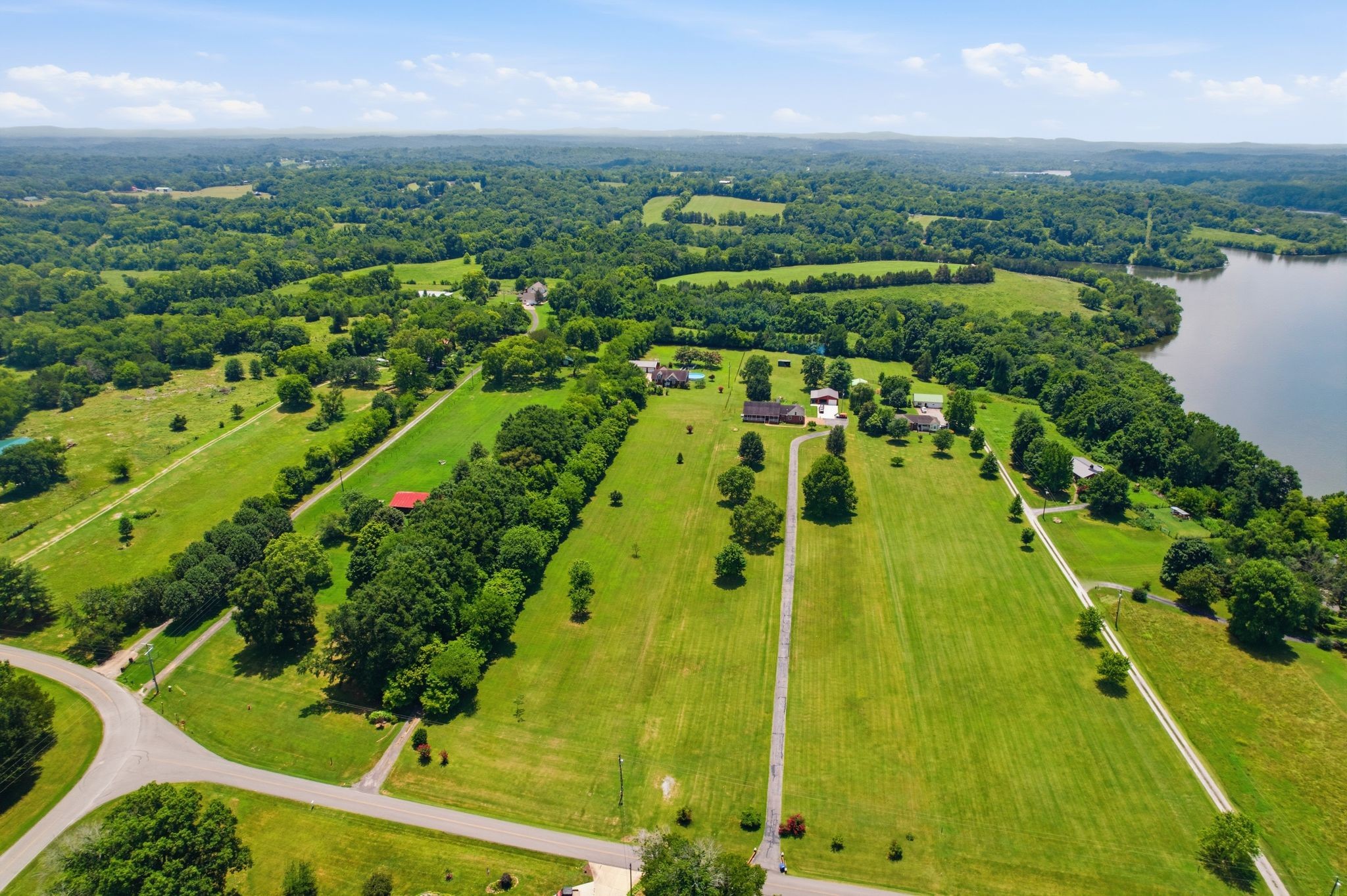 113 E Robertson Rd, Castalian Springs, TN 37031