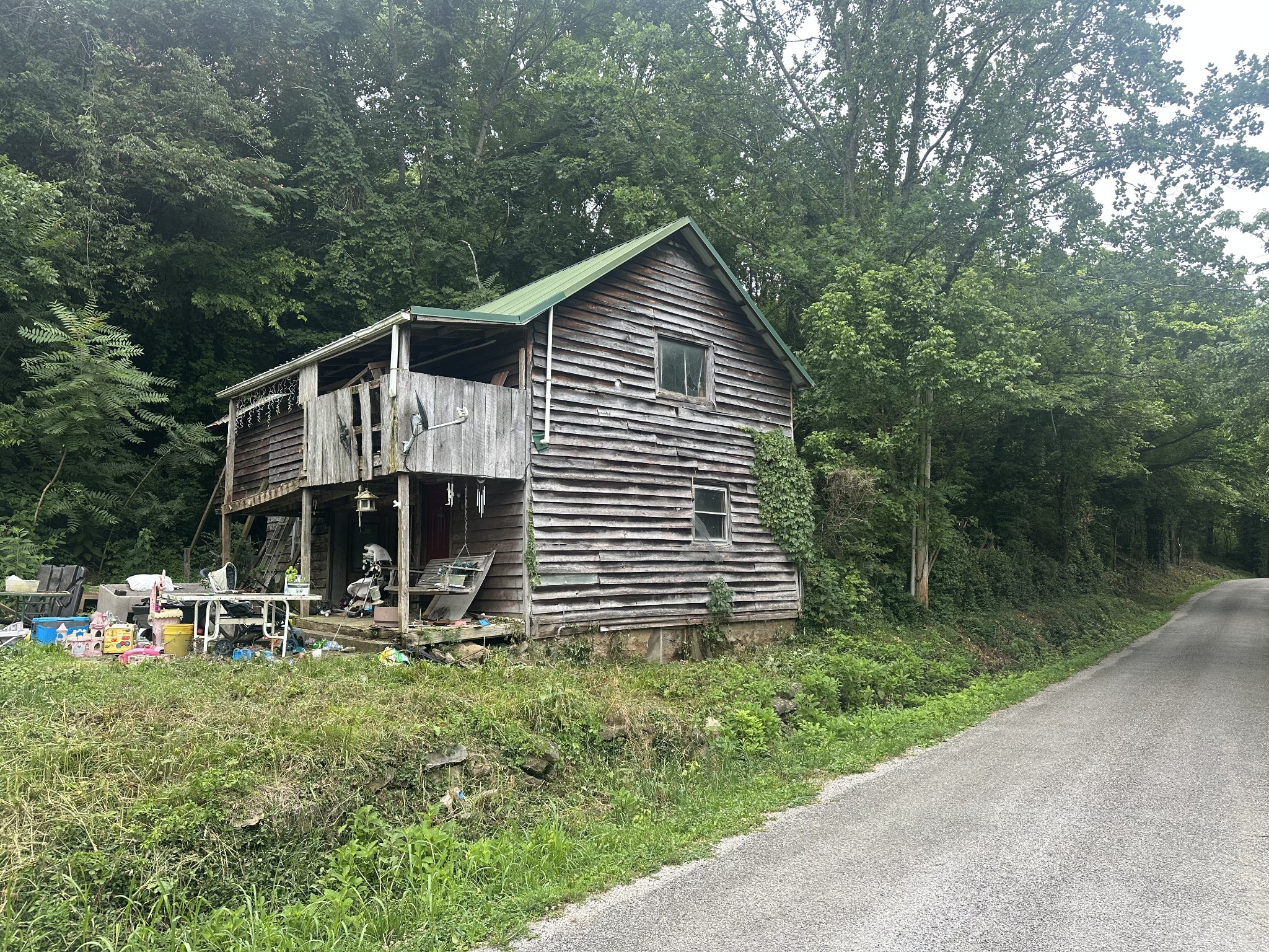 17 Hackett Valley Rd, Hickman, TN 38567