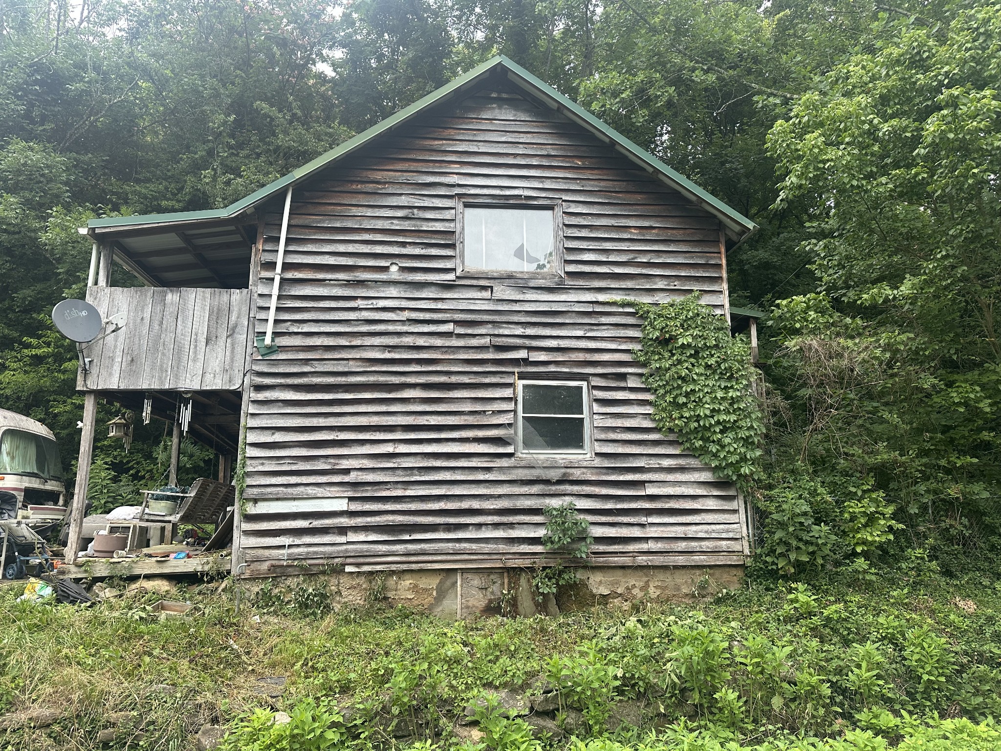17 Hackett Valley Rd, Hickman, TN 38567