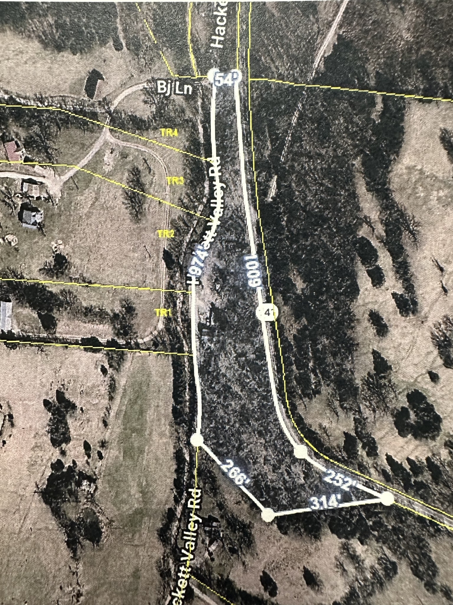 17 Hackett Valley Rd, Hickman, TN 38567