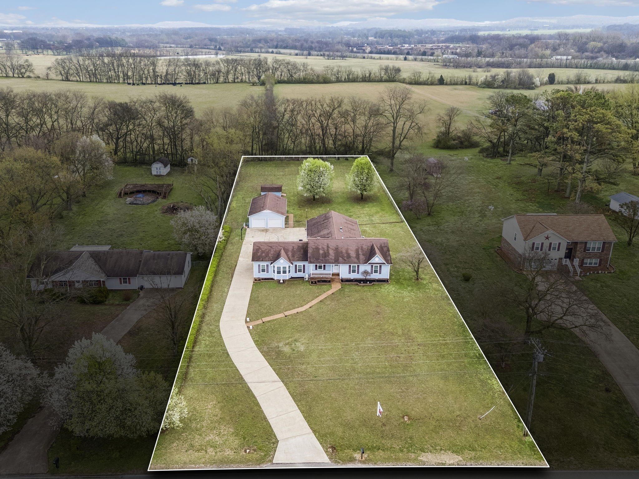 2531 Zion Rd, Columbia, TN 38401
