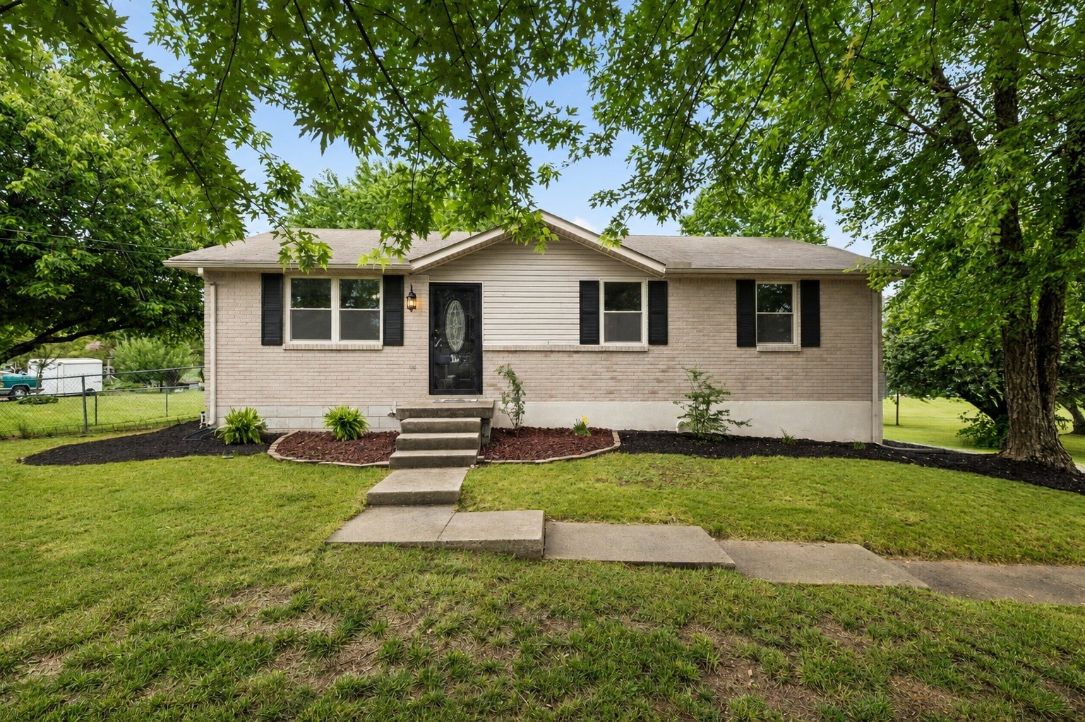 700 Volunteer Dr, White House, TN 37188