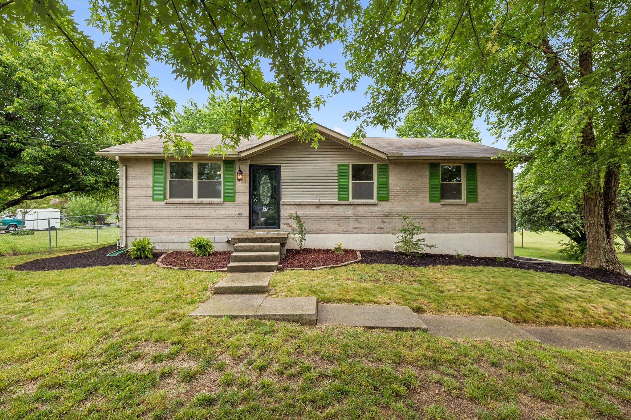 700 Volunteer Dr, White House, TN 37188