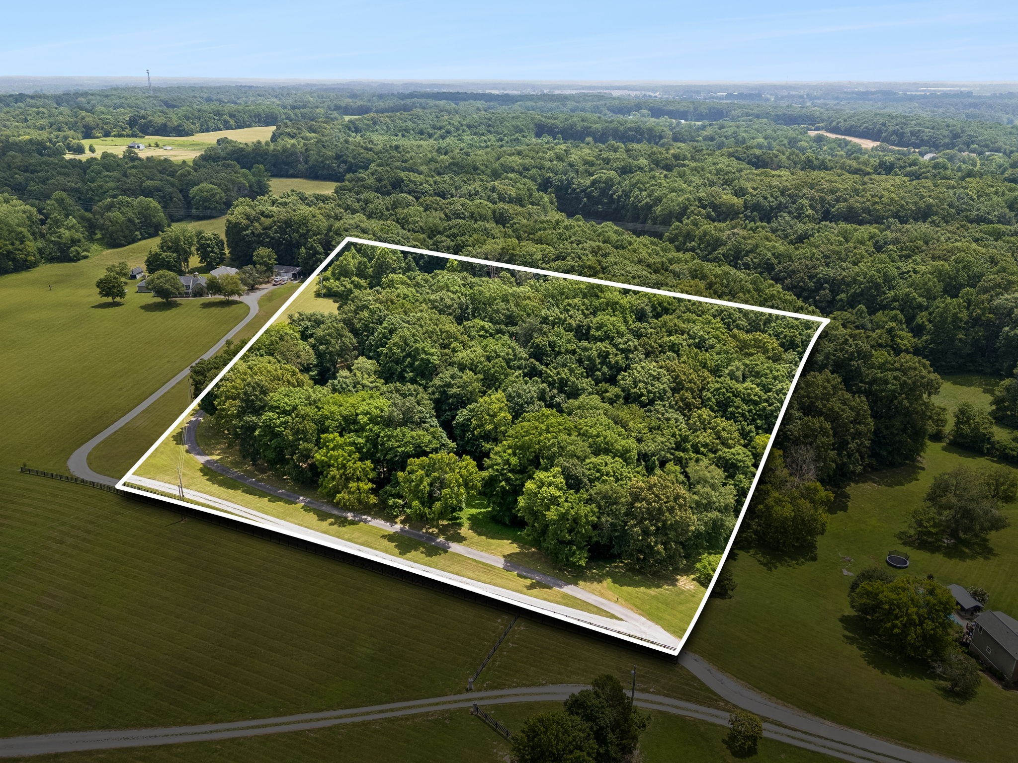 6948 Whispering Oaks Dr, Springfield, TN 37172