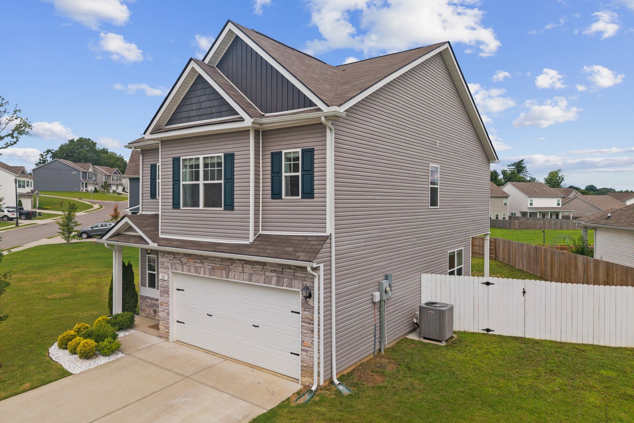 325 Geneva Ln, Columbia, TN 38401