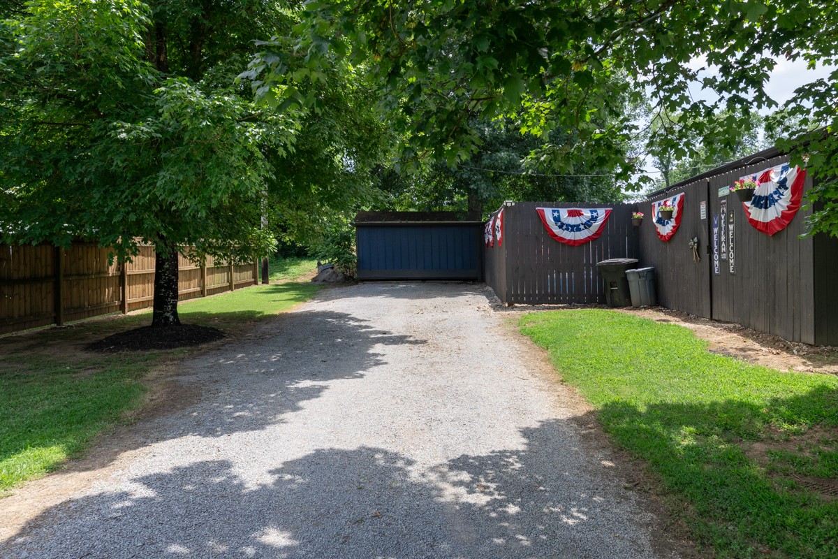830 New Shackle Island Rd, Hendersonville, TN 37075