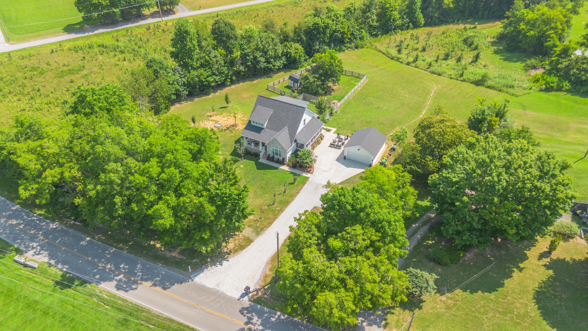 392 New Deal Potts Rd, Cottontown, TN 37048