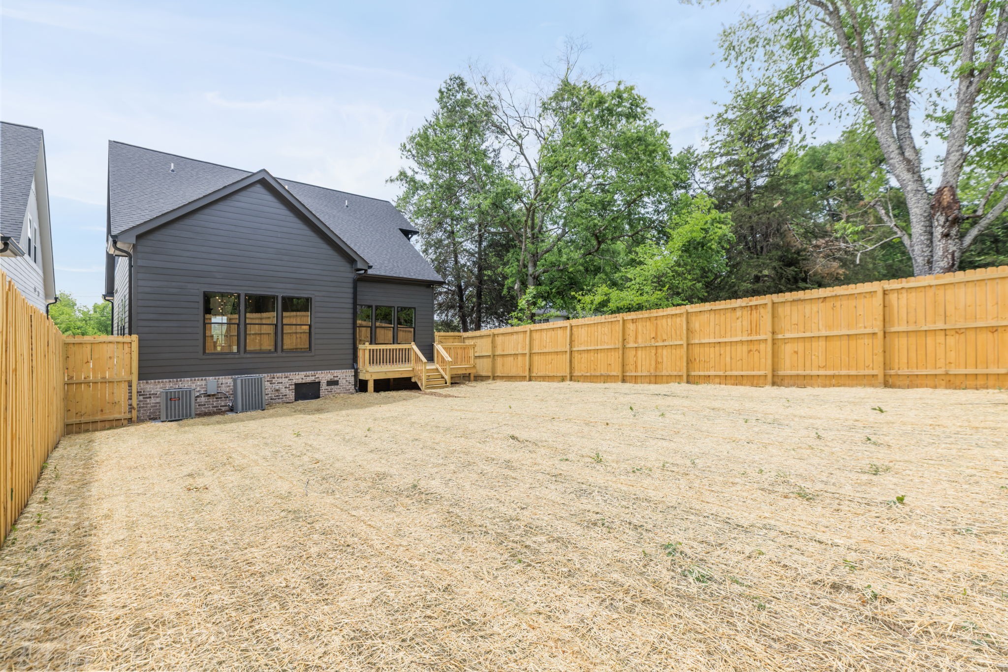 644 W Green Ln #B, Nashville, TN 37207