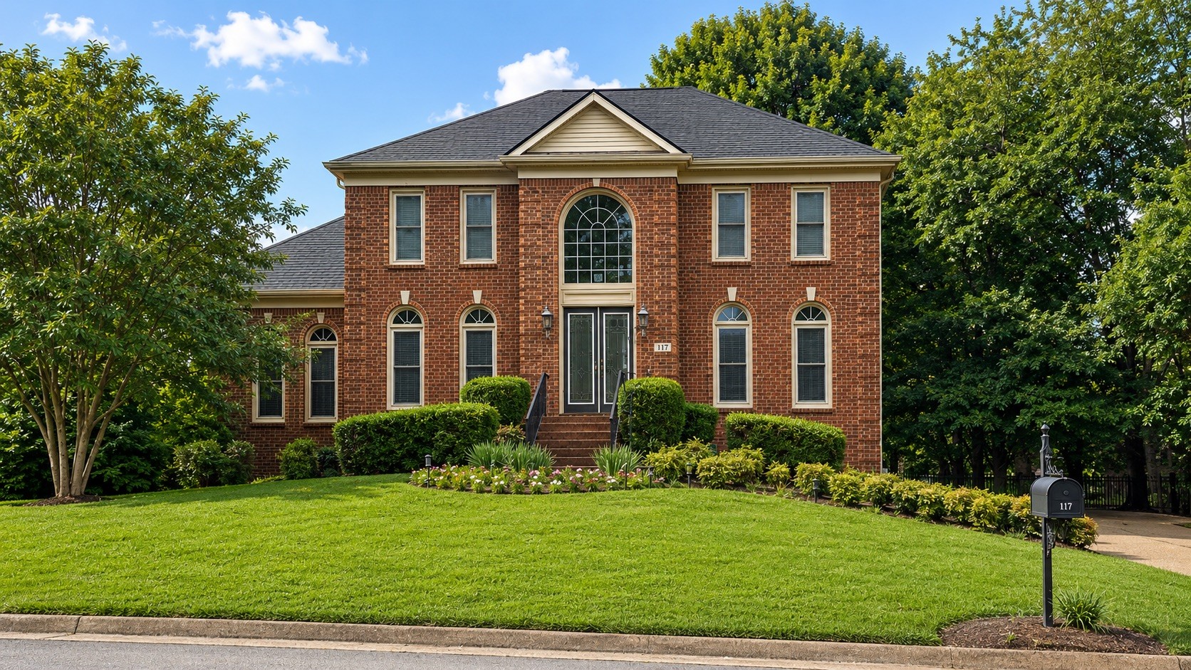 915 Briarwood Crst, Nashville, TN 37221