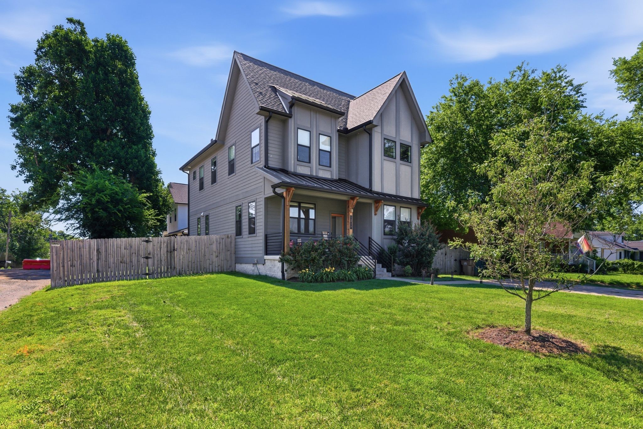 1517 Jones Ave, Nashville, TN 37207