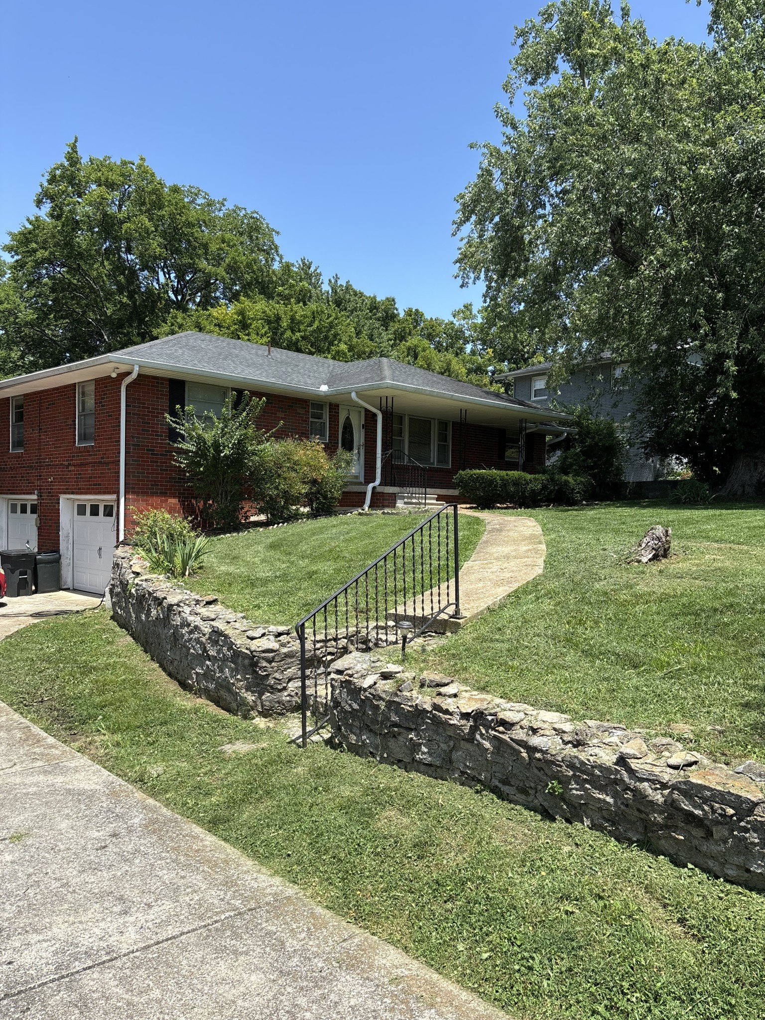 131 Robinhood Cir, Hendersonville, TN 37075