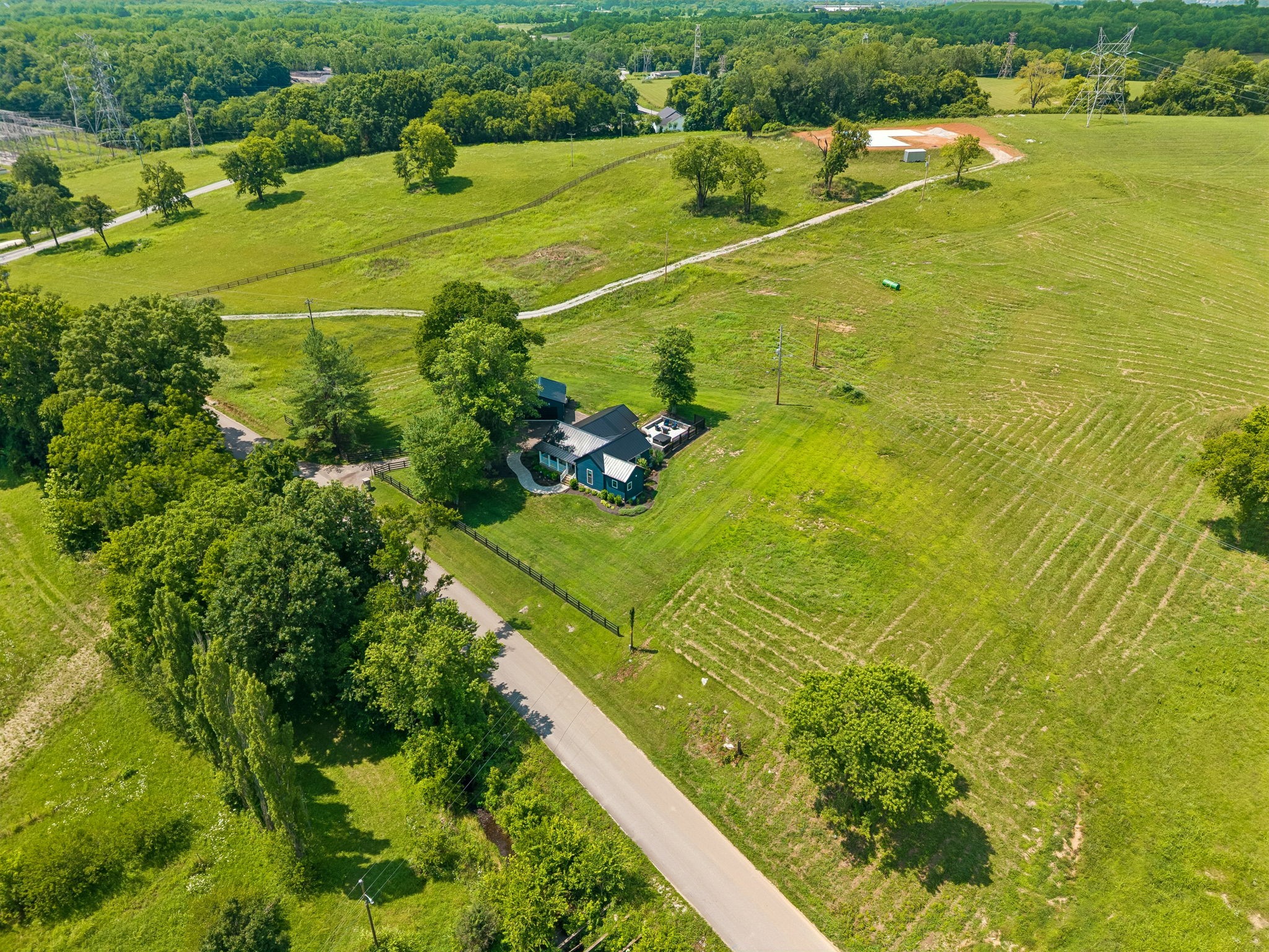 787 Theta Pike, Columbia, TN 38401