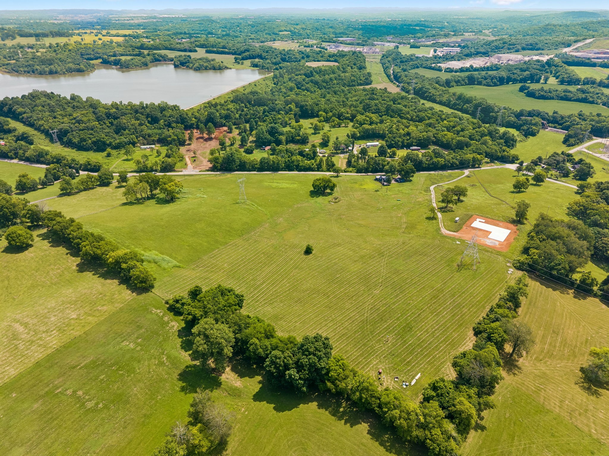 787 Theta Pike, Columbia, TN 38401