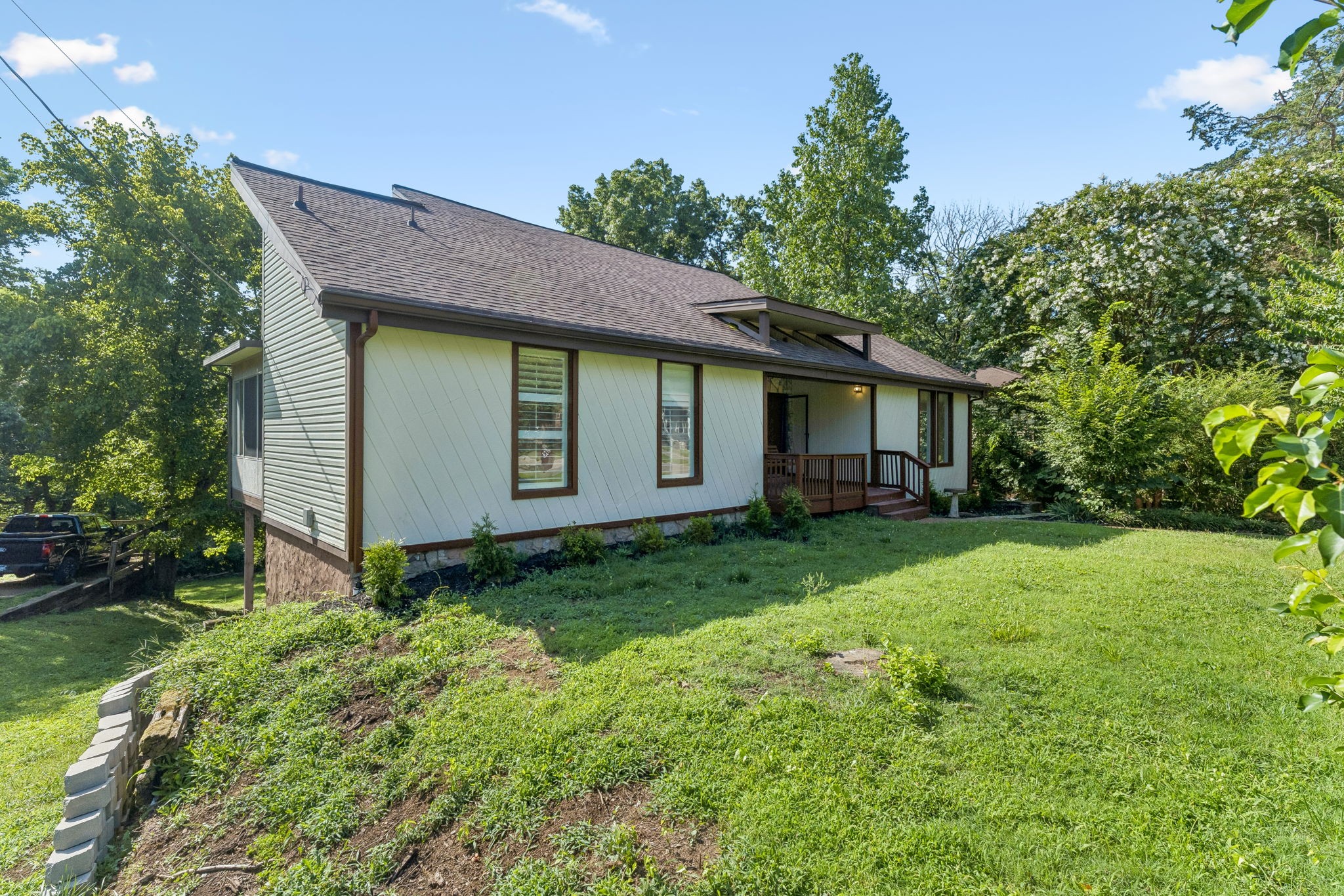 616 Belgium Dr, Hermitage, TN 37076