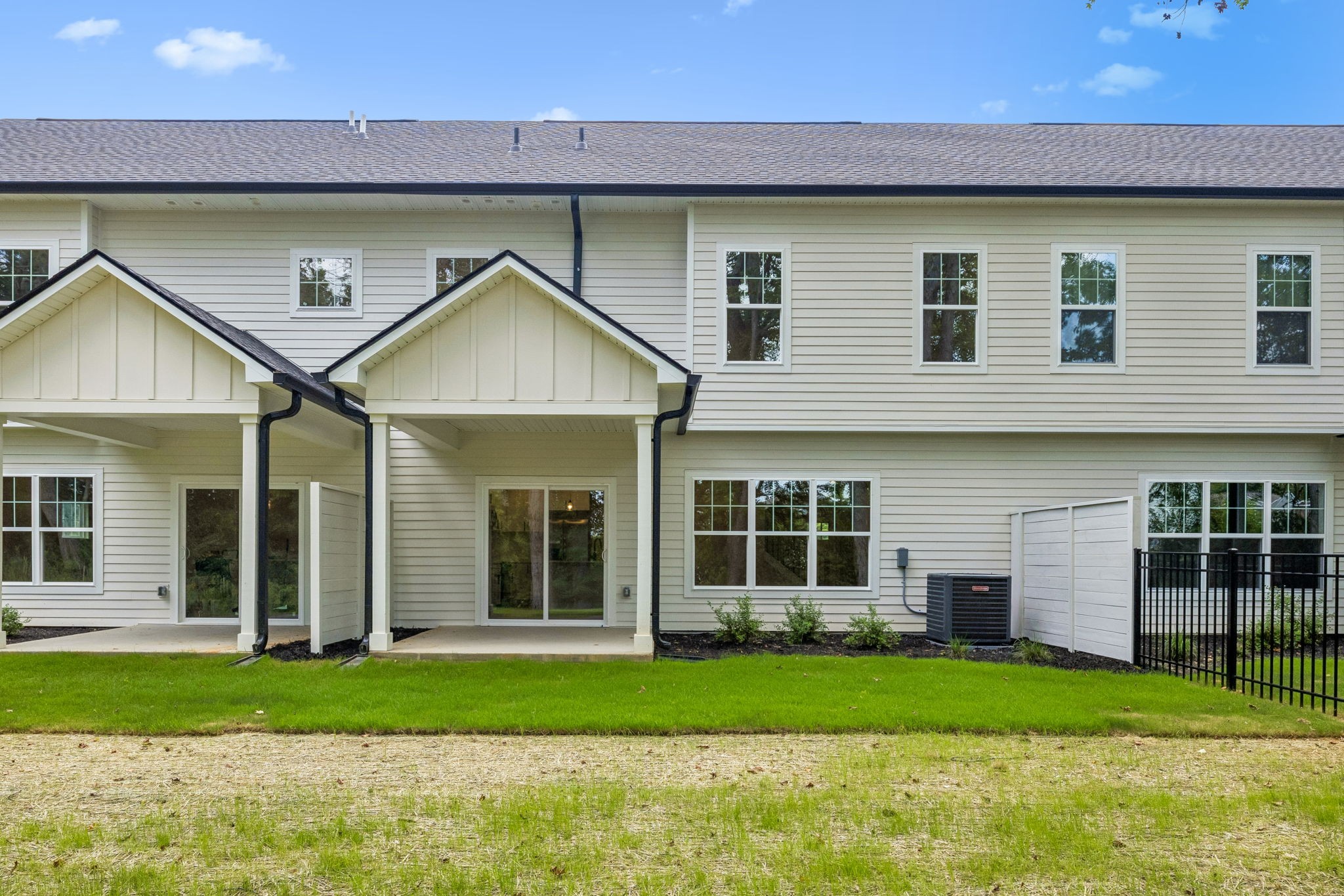 1048 Stagecoach Dr, White House, TN 37188